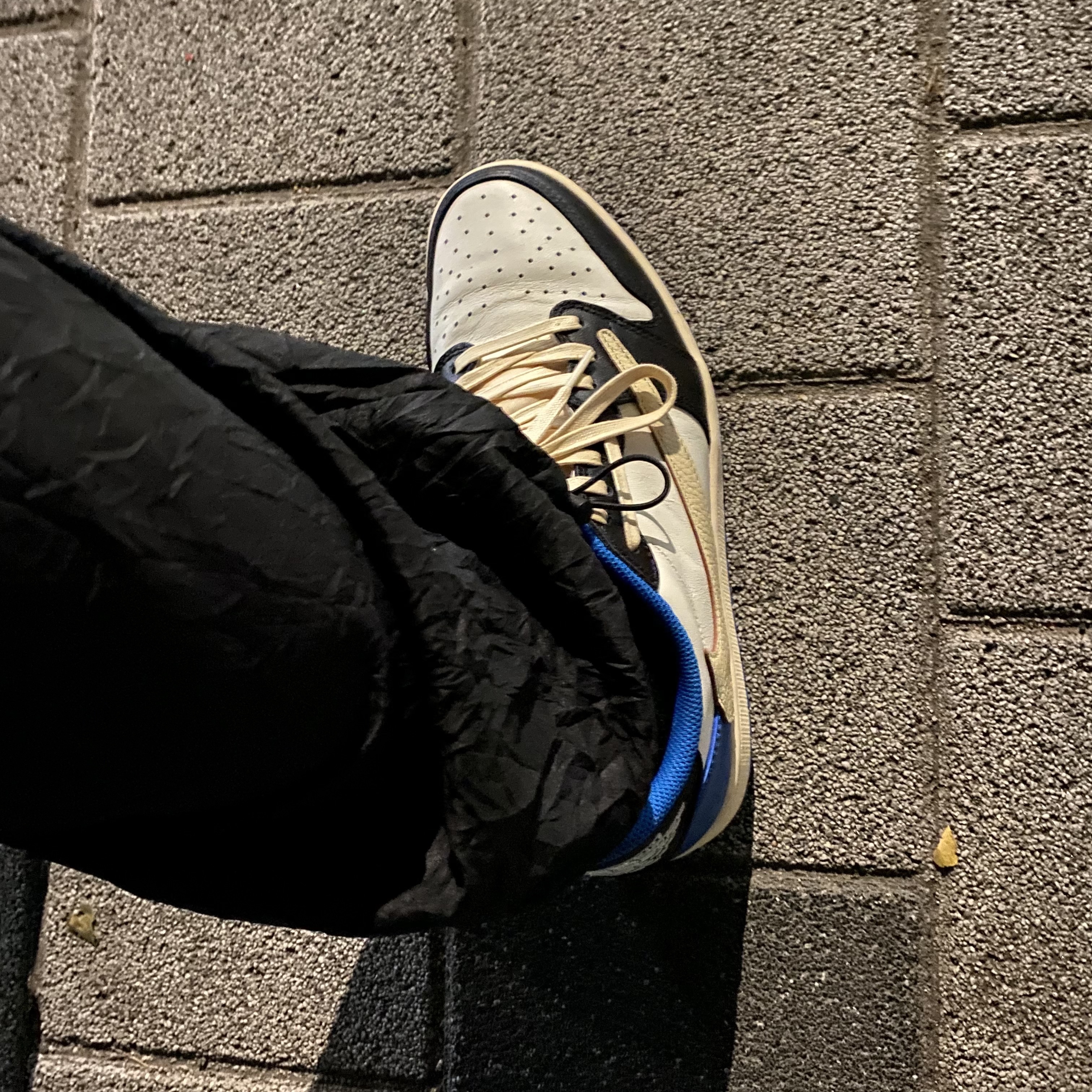 Jordan 1 x Travis Scott x Fragment Retro Low OG SP Military Blue 착용 스타일 - 2