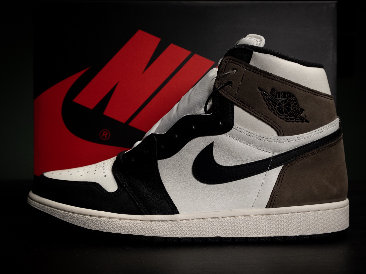 Jordan 1 Retro High OG Black Mocha 착용 스타일