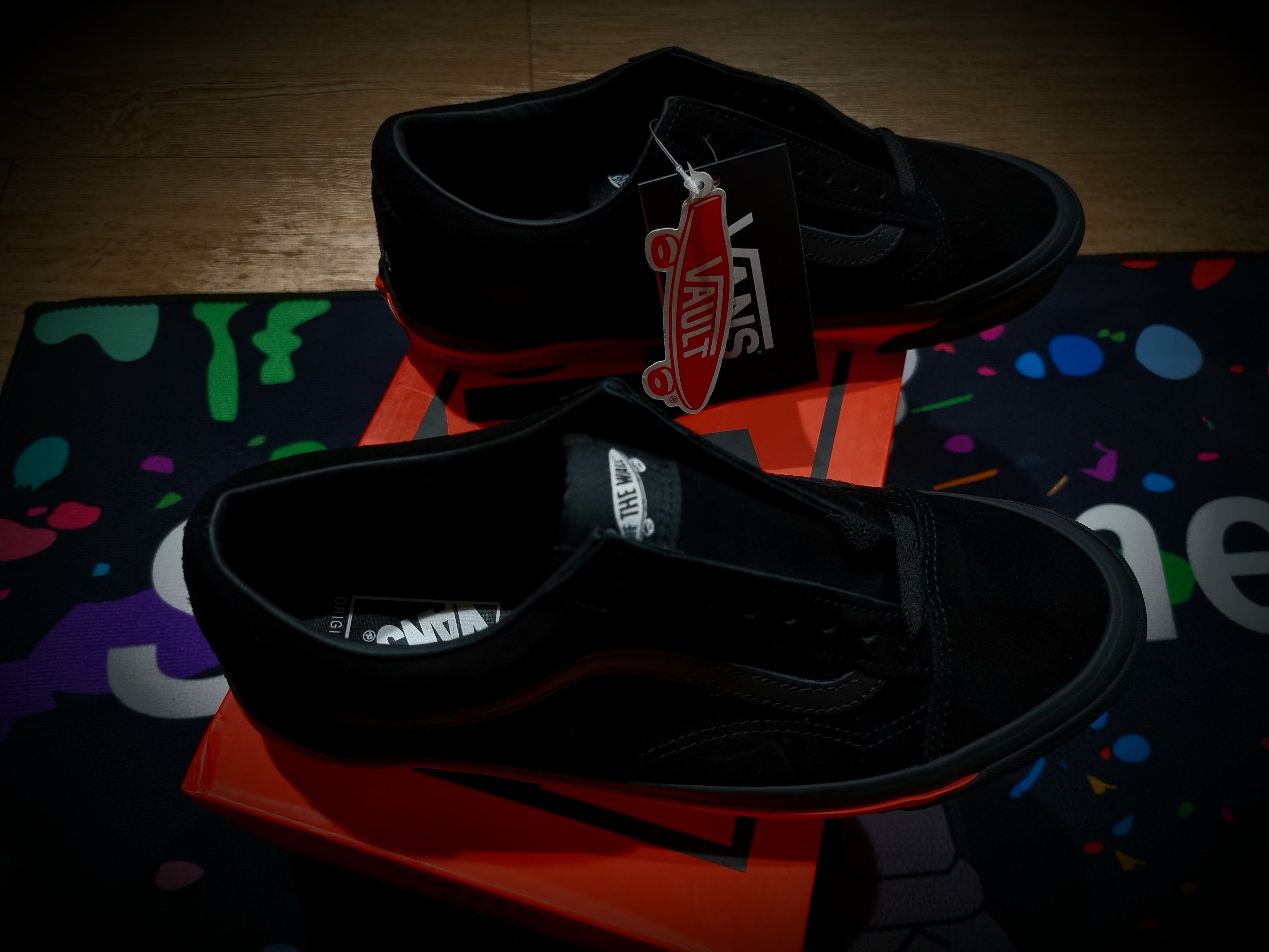 Vans Vault x WTAPS Vault Old Skool LX Black Orange 착용 스타일 - 2
