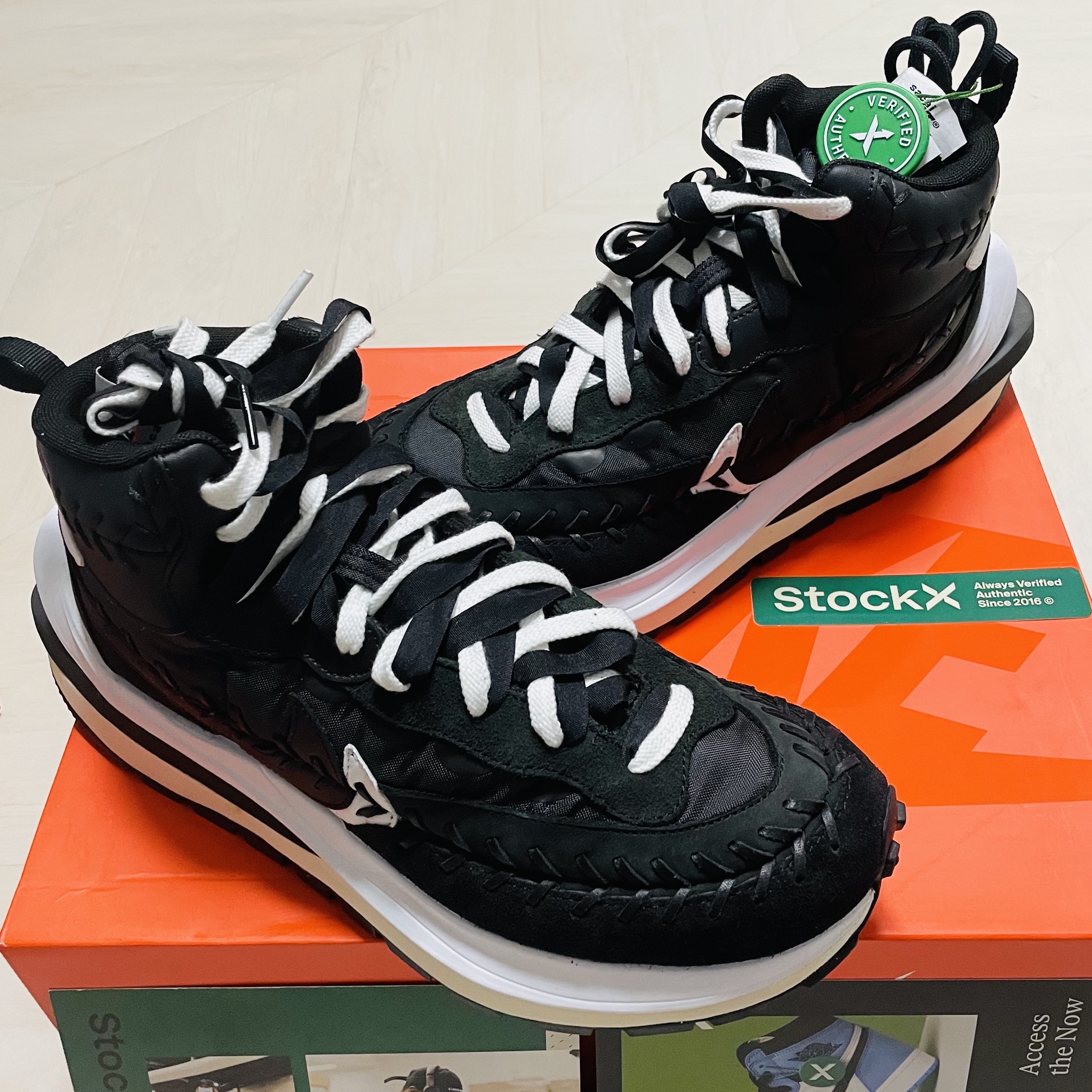 Nike x Sacai x Jean Paul Gaultier VaporWaffle Black White 착용 스타일