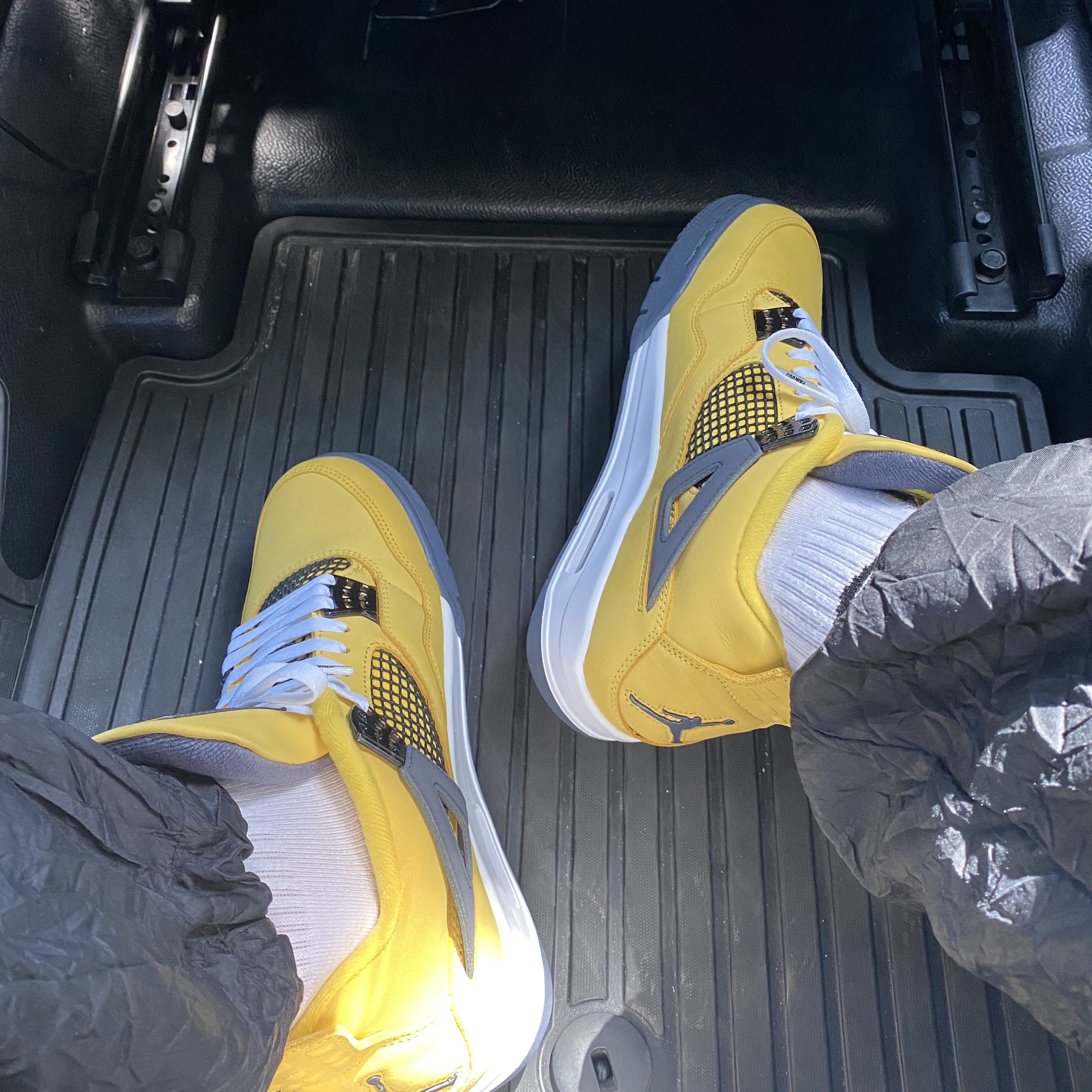 Jordan 4 Retro Tour Yellow 착용 스타일 - 2