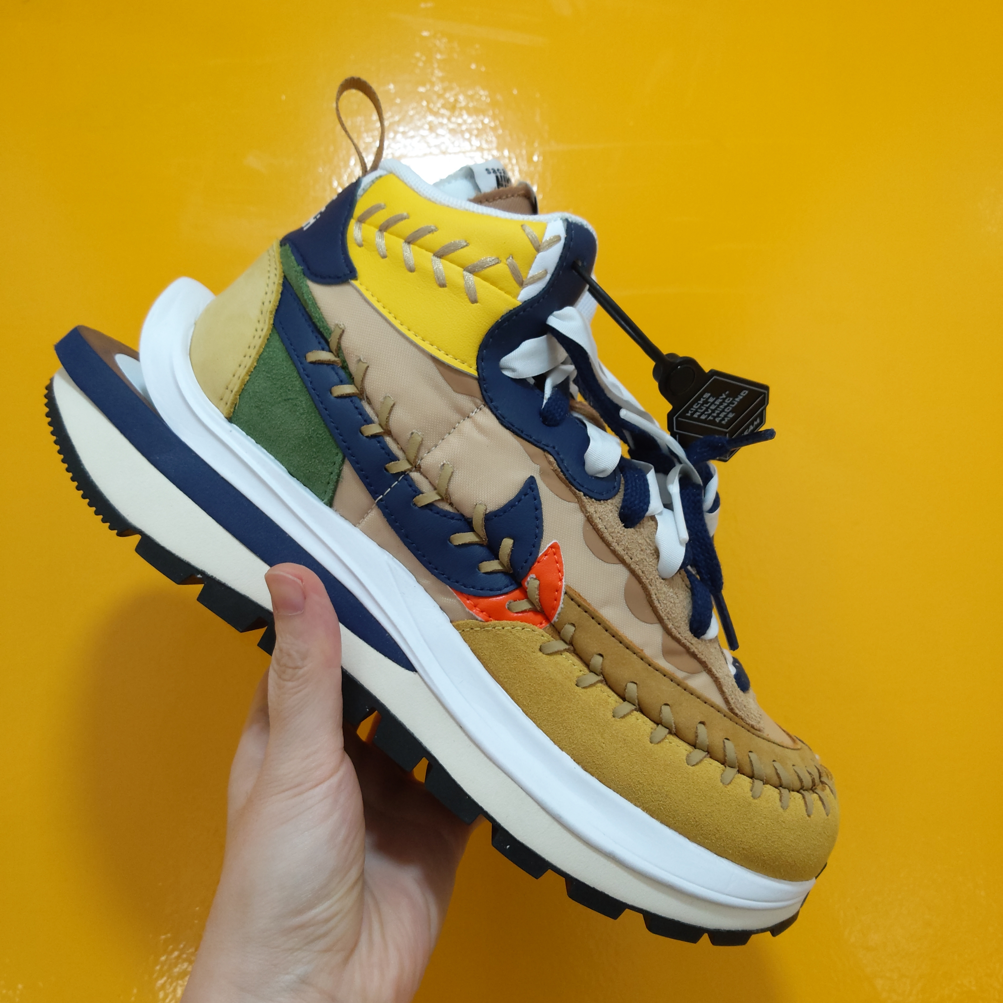Nike x Sacai x Jean Paul Gaultier VaporWaffle Sesame Blue Void 착용 스타일 - 1