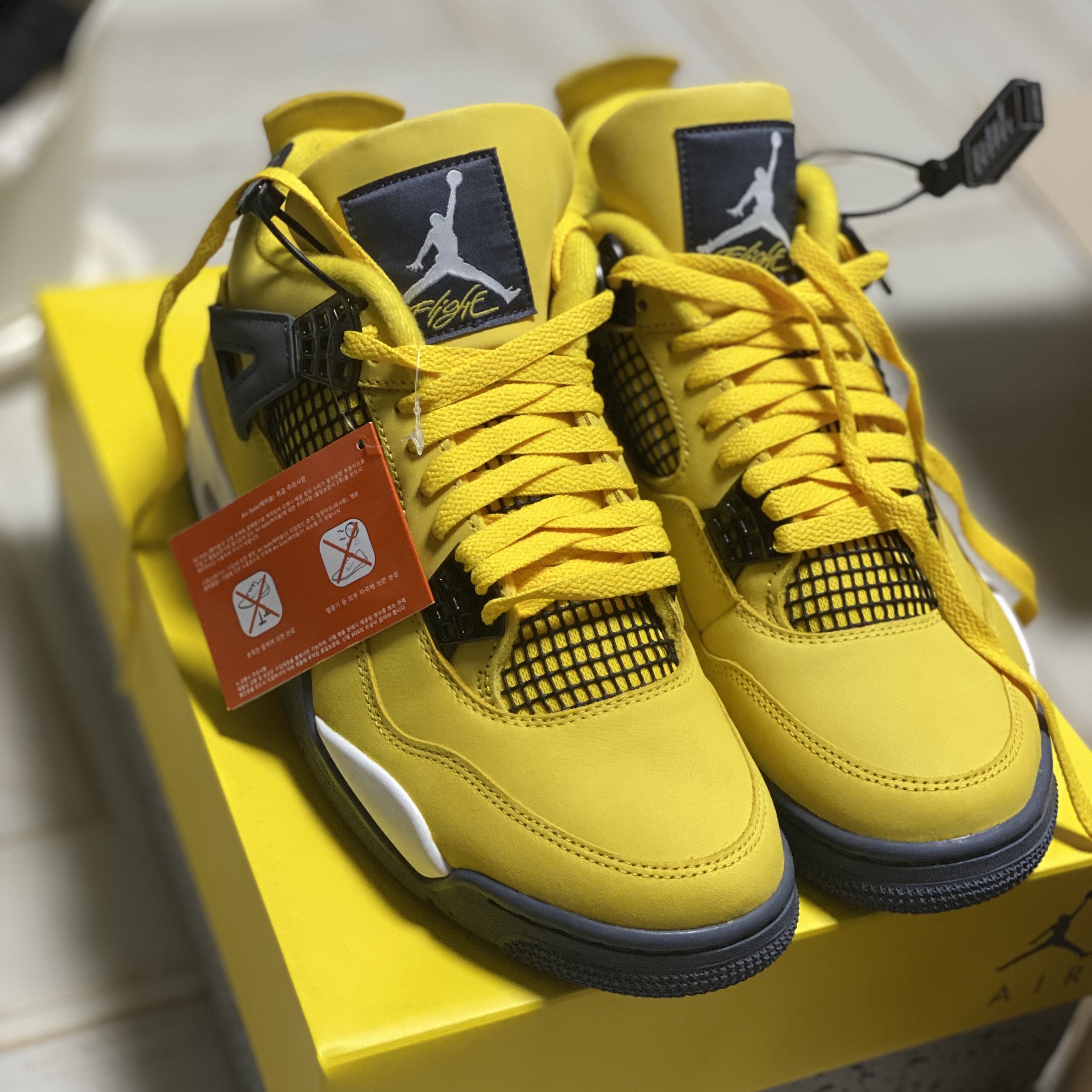 Jordan 4 Retro Tour Yellow 착용 스타일 - 3