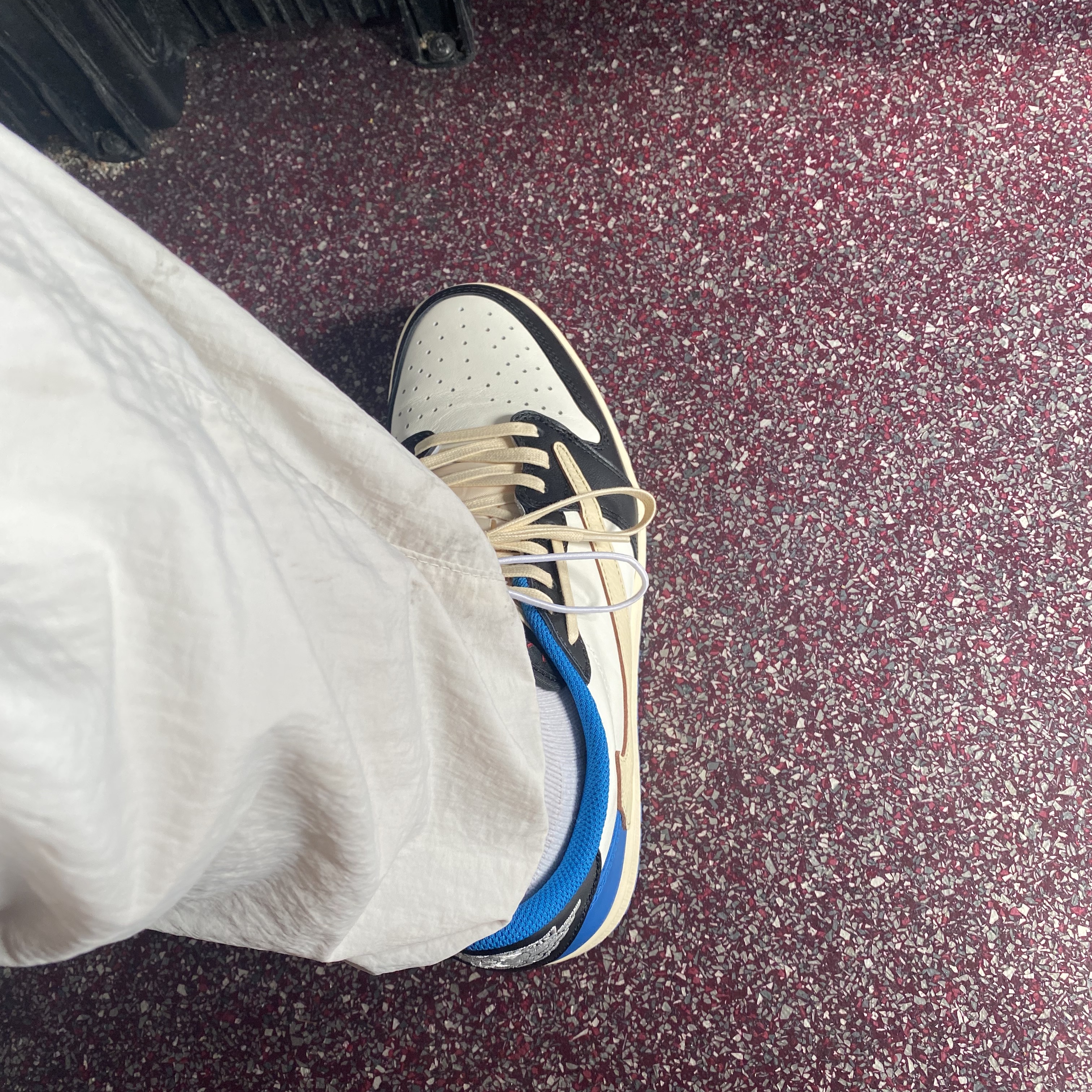 Jordan 1 x Travis Scott x Fragment Retro Low OG SP Military Blue 착용 스타일 - 3
