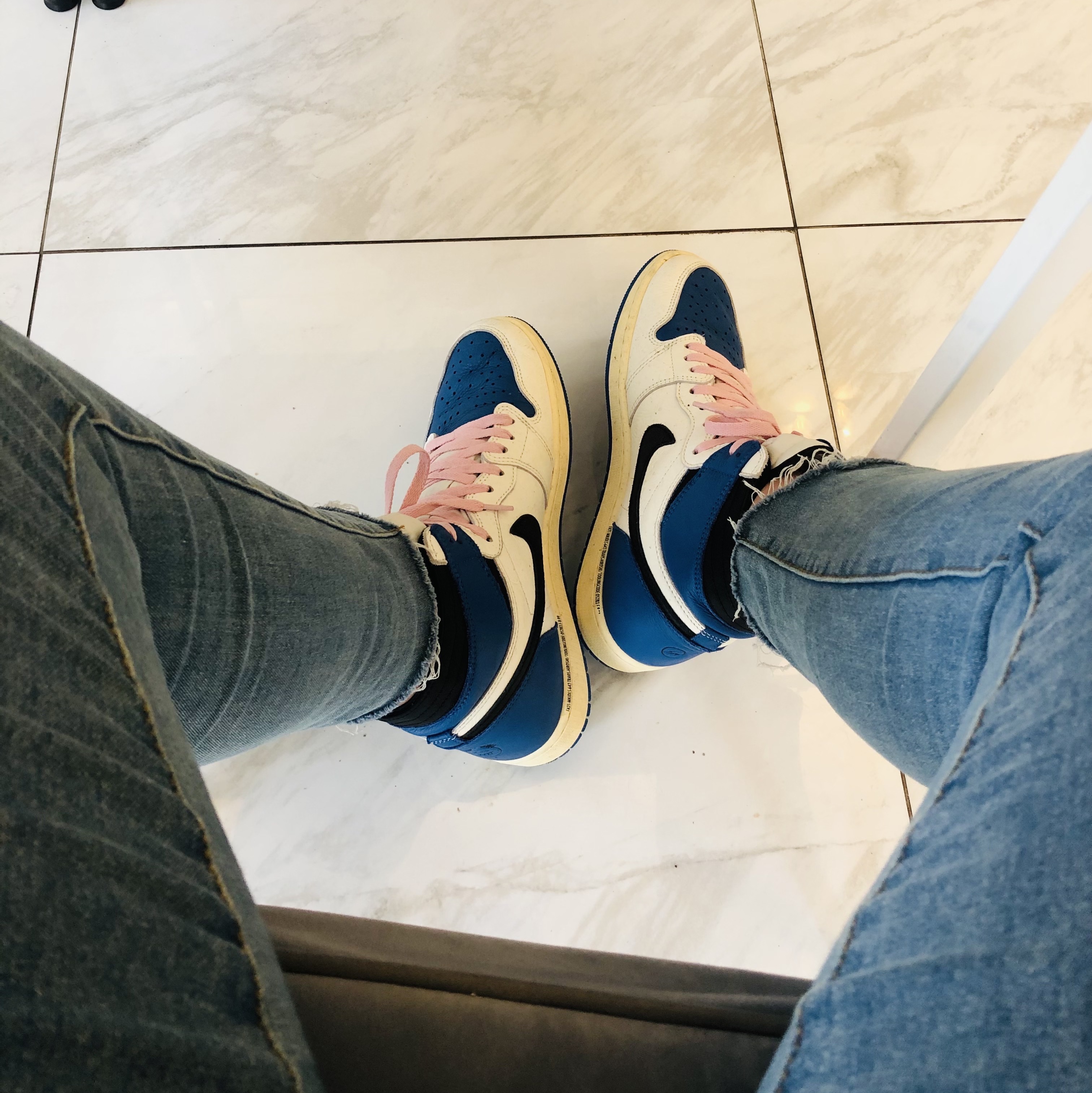 Jordan 1 x Travis Scott x Fragment Retro High OG SP Military Blue 착용 스타일