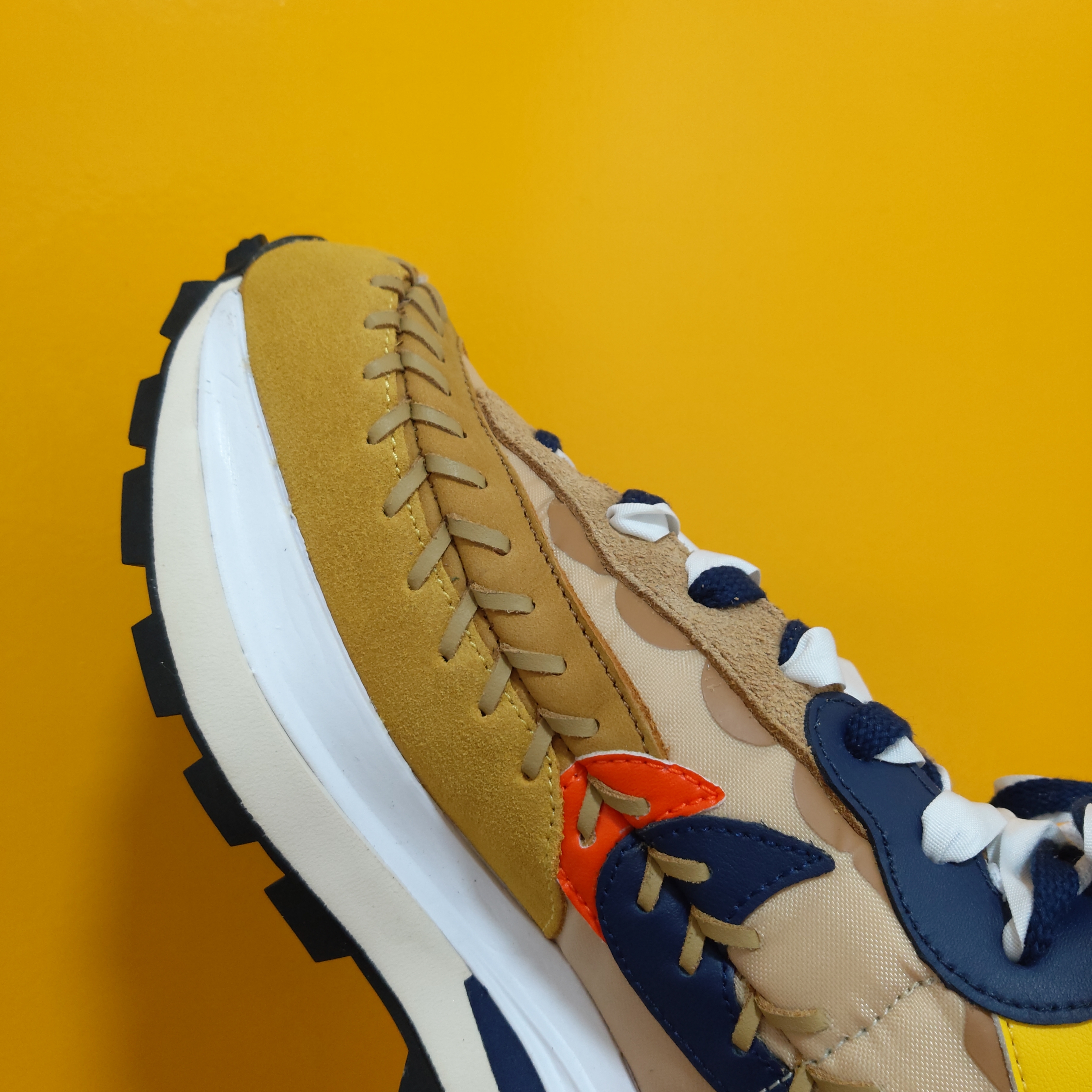 Nike x Sacai x Jean Paul Gaultier VaporWaffle Sesame Blue Void 착용 스타일 - 4