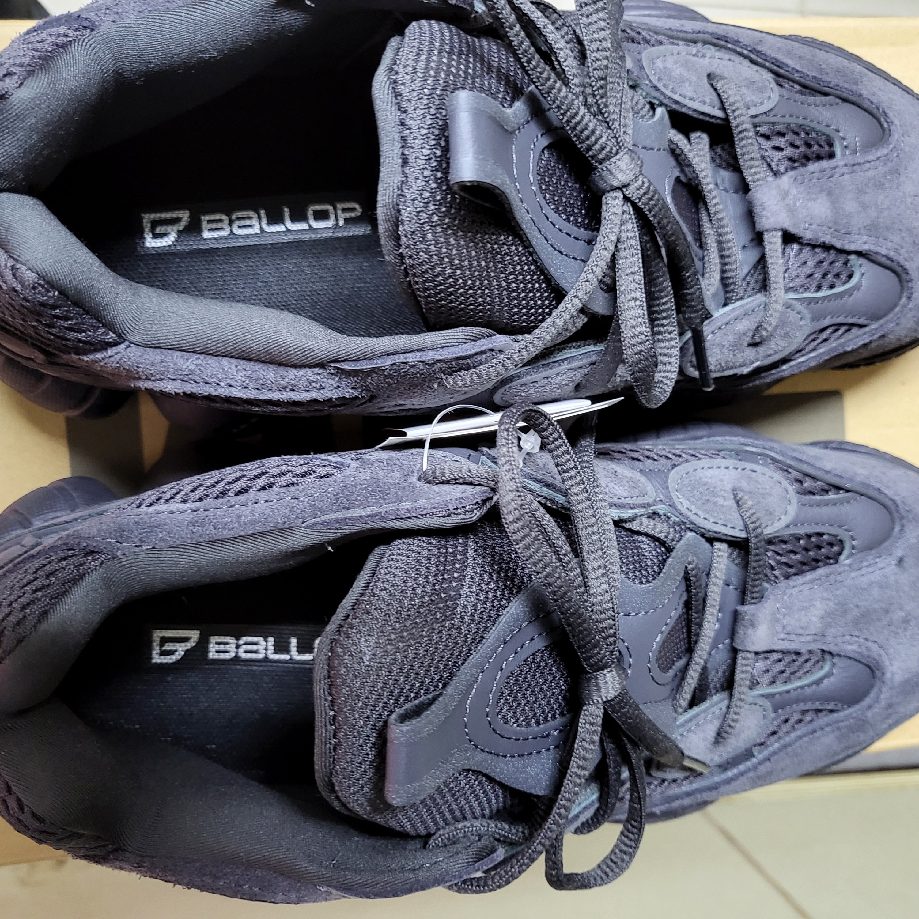 Adidas Yeezy 500 Utility Black 2018/2020 착용 스타일 - 5