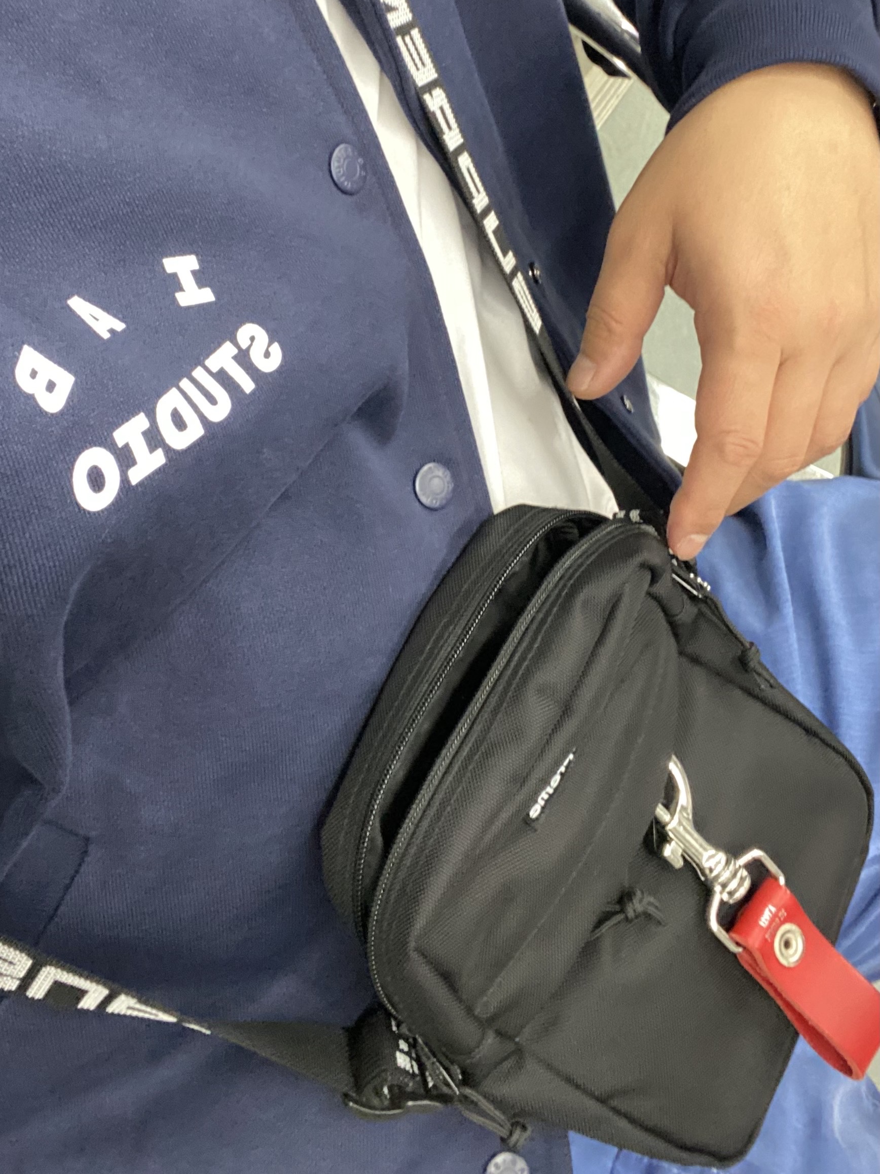 IAB Studio Cotton Stadium Jacket Navy - 21SS, Supreme Shoulder Bag Black - 18SS 착용 스타일