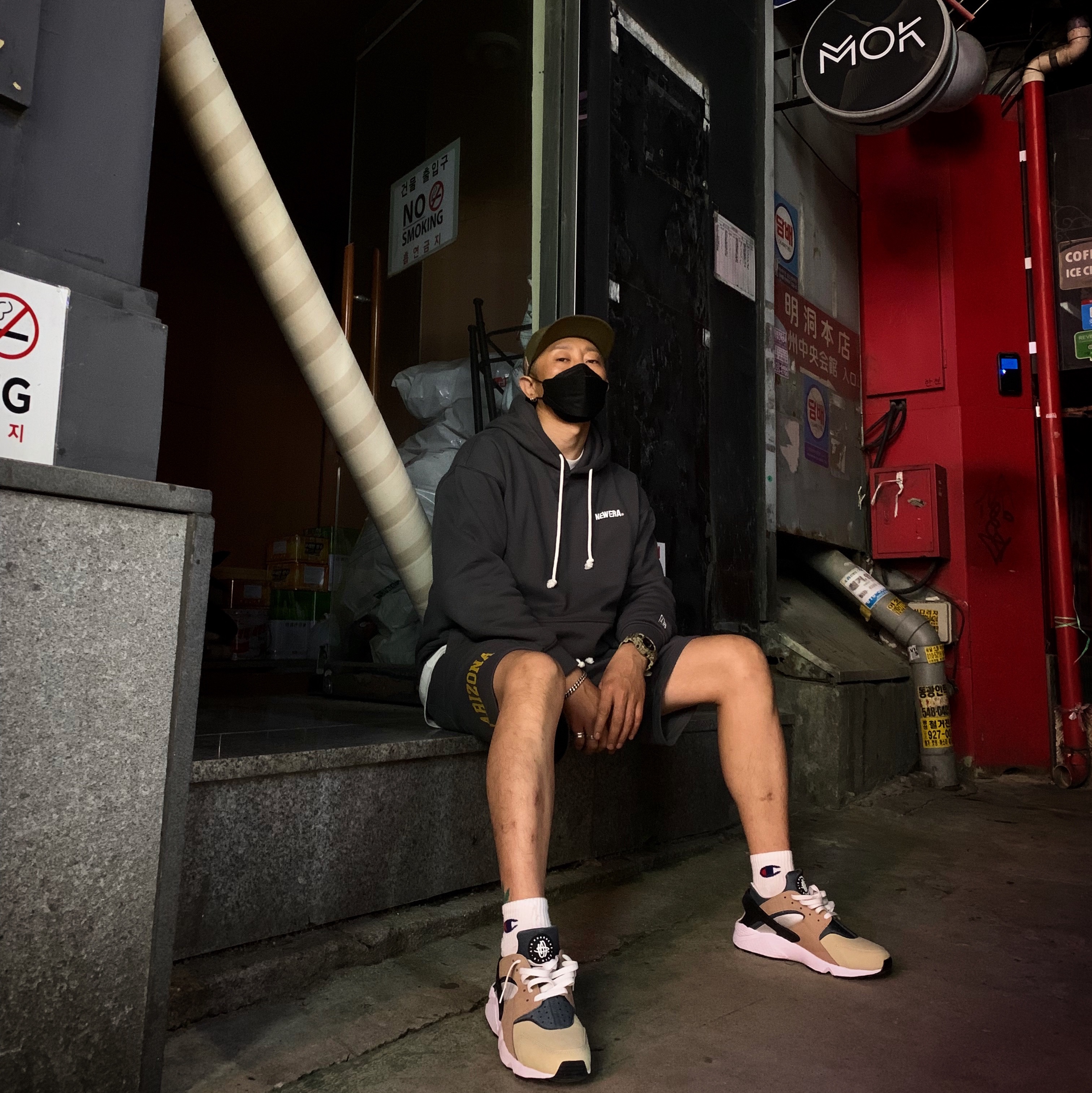 Nike Air Huarache OG Dark Sulfur 착용 스타일 - 1