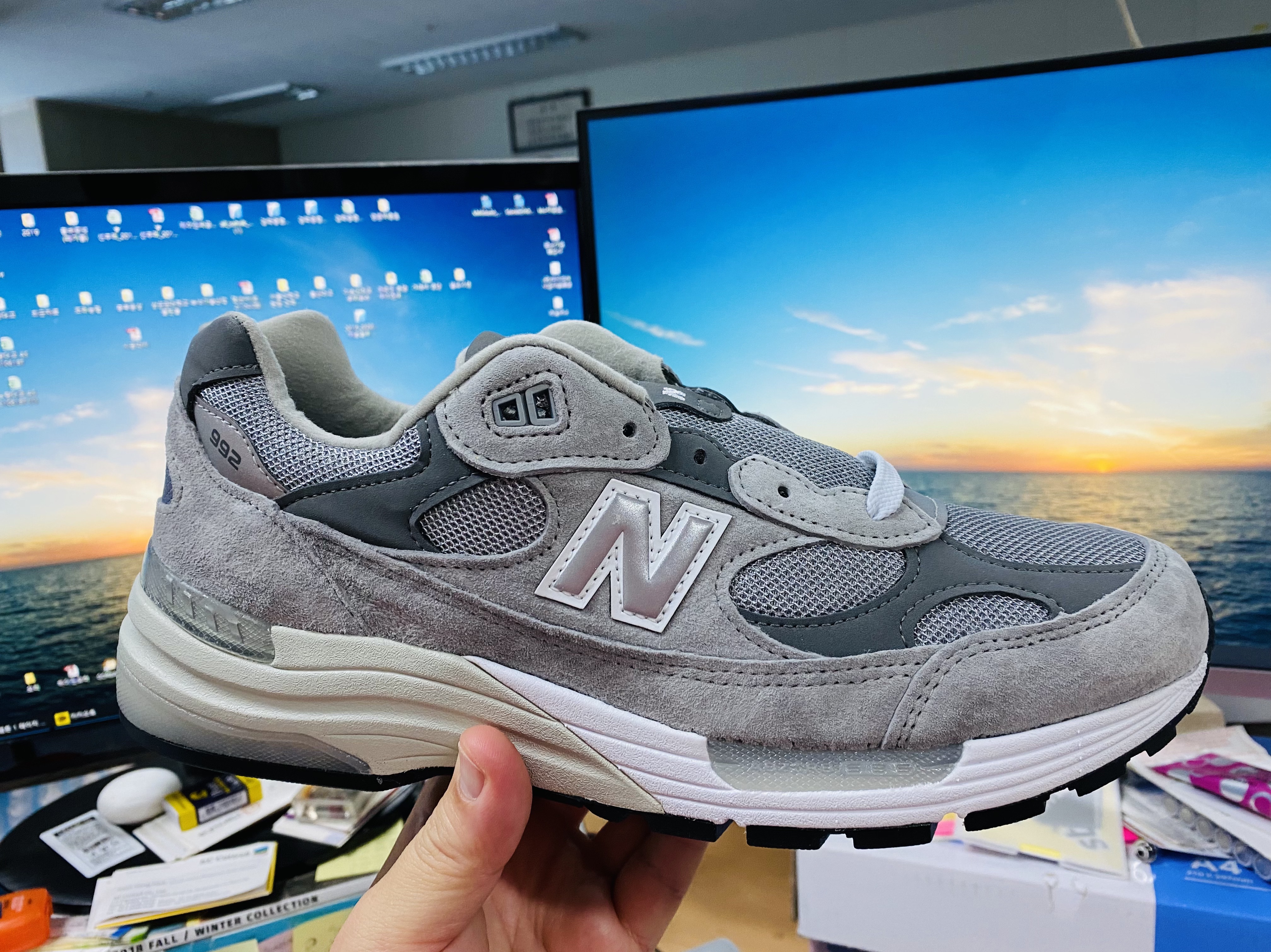 New Balance 992 Made in USA Grey - D Standard 착용 스타일