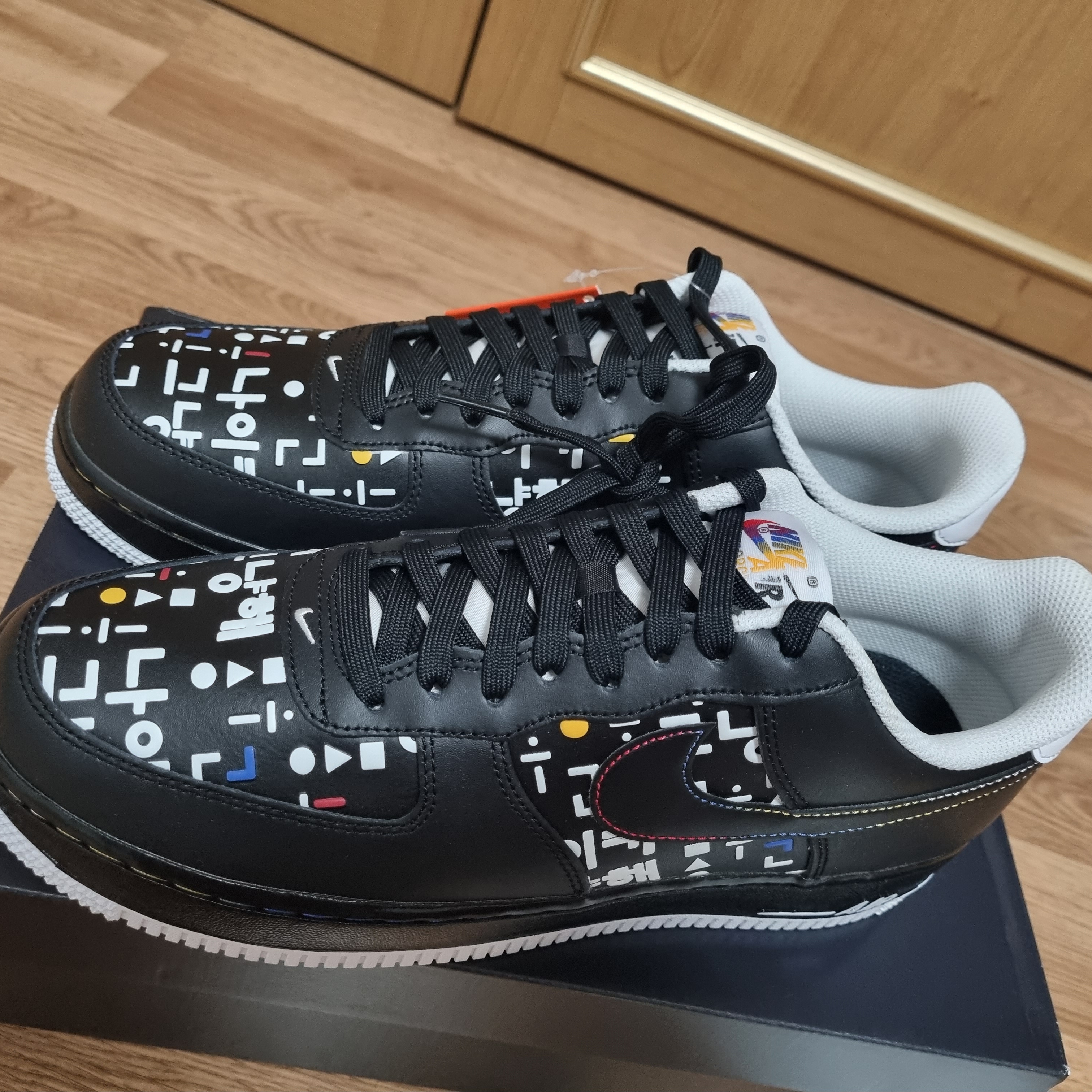 Nike Air Force 1 '07 LV8 Hangul Day 착용 스타일 - 1