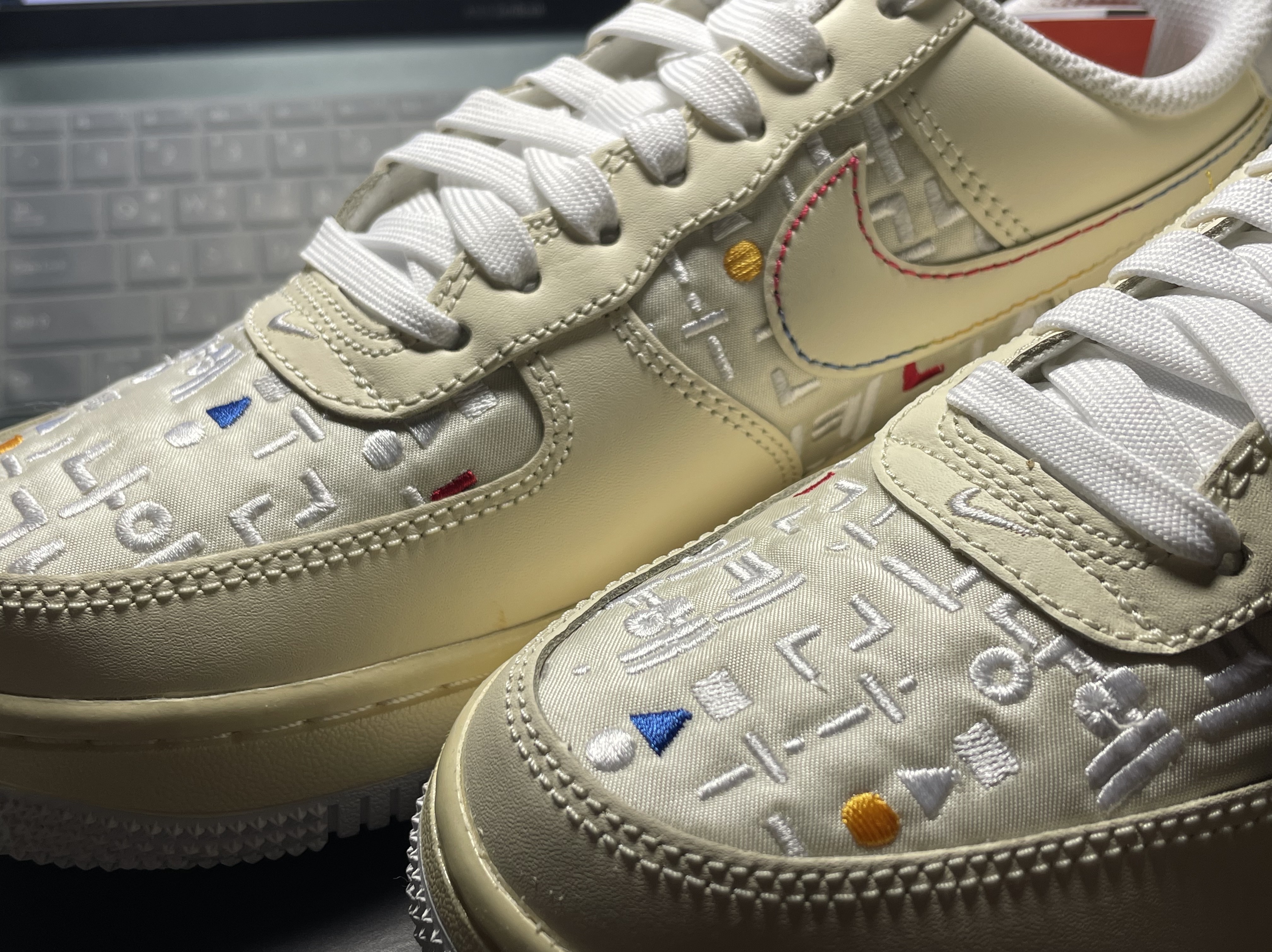 (W) Nike Air Force 1 '07 LV8 Hangul Day 착용 스타일
