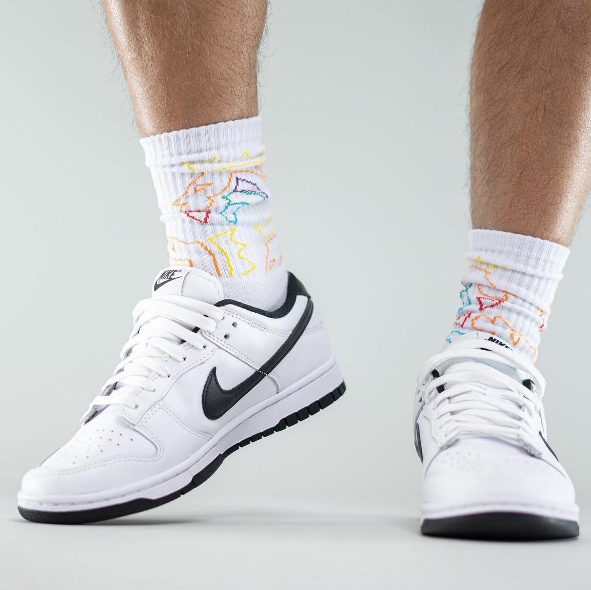 (W) Nike Dunk Low White Black 착용 스타일 - 2