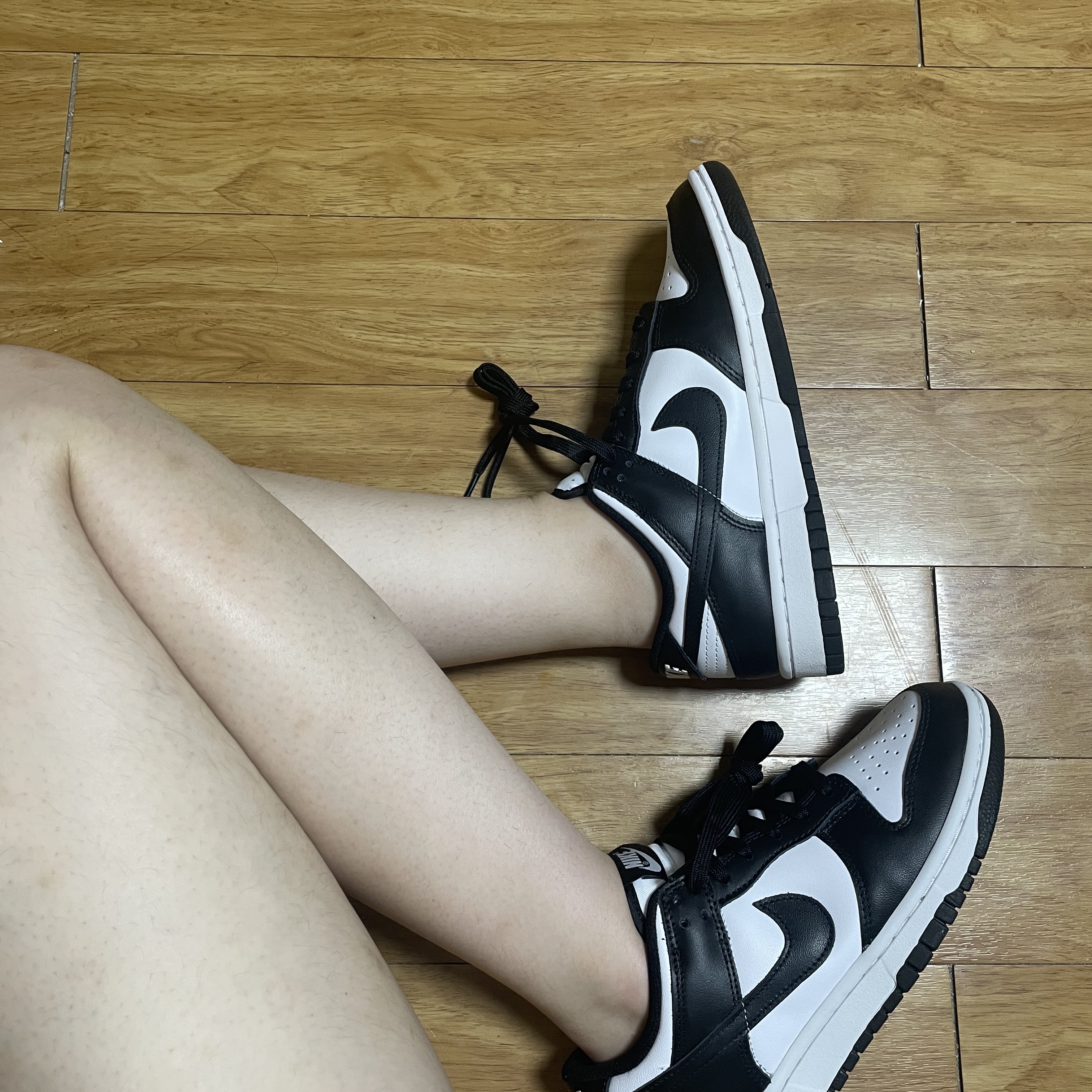 (W) Nike Dunk Low Black 착용 스타일 - 1