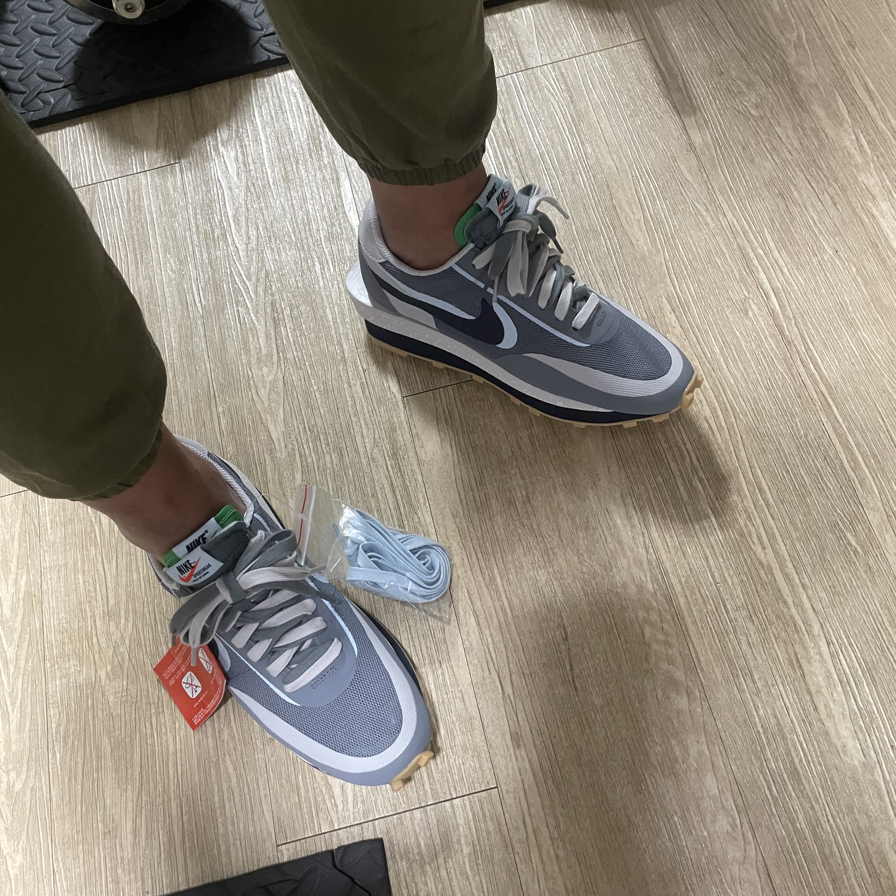 Nike x Sacai x Clot LDWaffle Cool Grey 착용 스타일 - 3