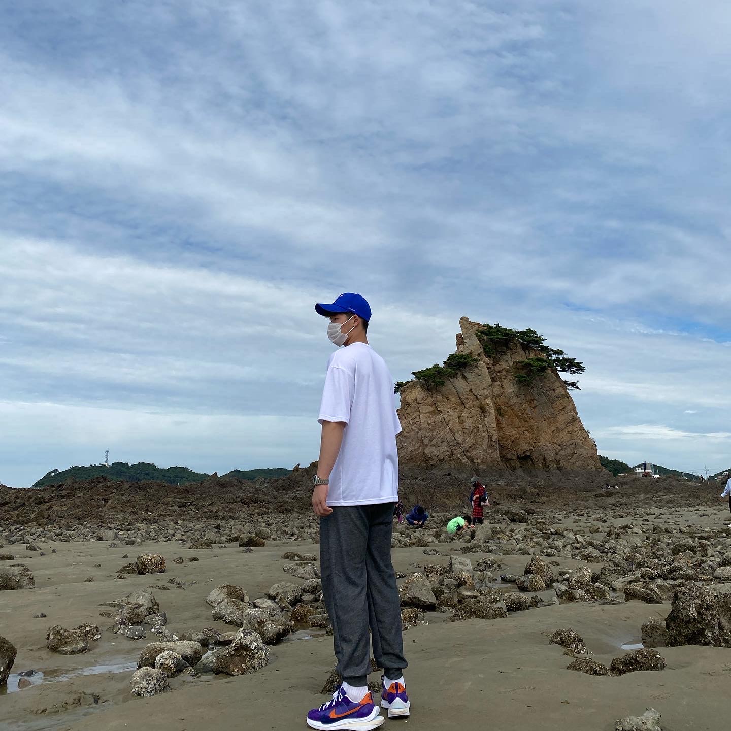 Nike x Sacai VaporWaffle Dark Iris 착용 스타일 - 2