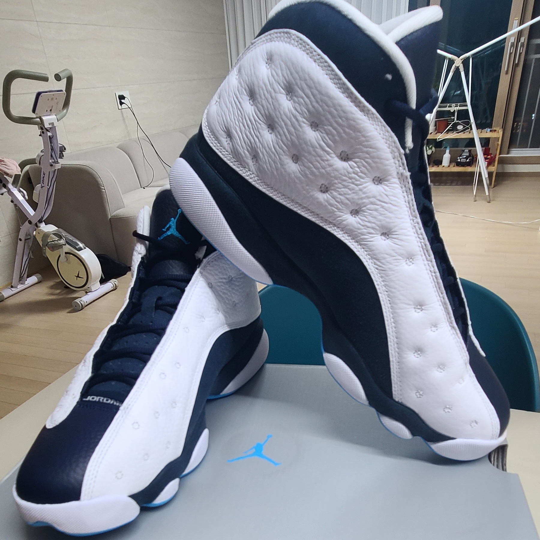 Jordan 13 Retro Obsidian 착용 스타일 - 2