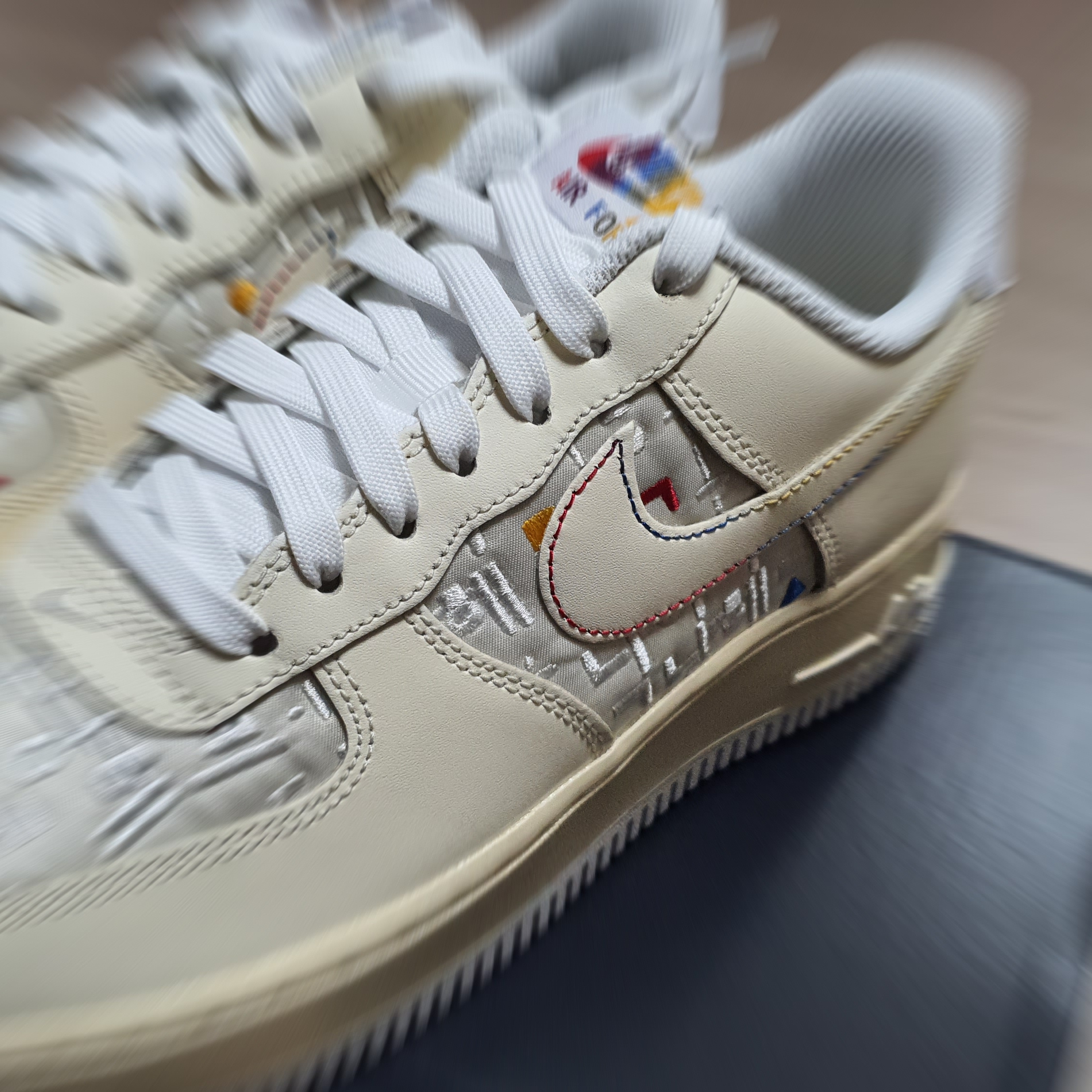 (W) Nike Air Force 1 '07 LV8 Hangul Day 착용 스타일 - 2