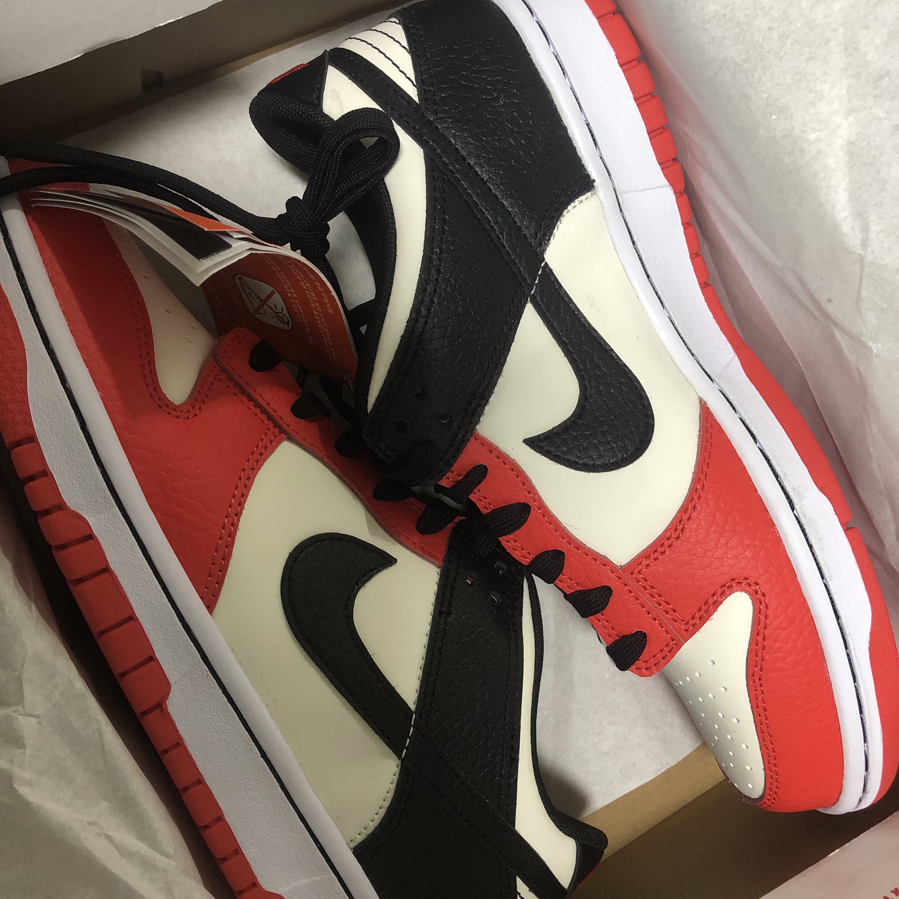 (GS) Nike x NBA Dunk Low Black and Chile Red 착용 스타일