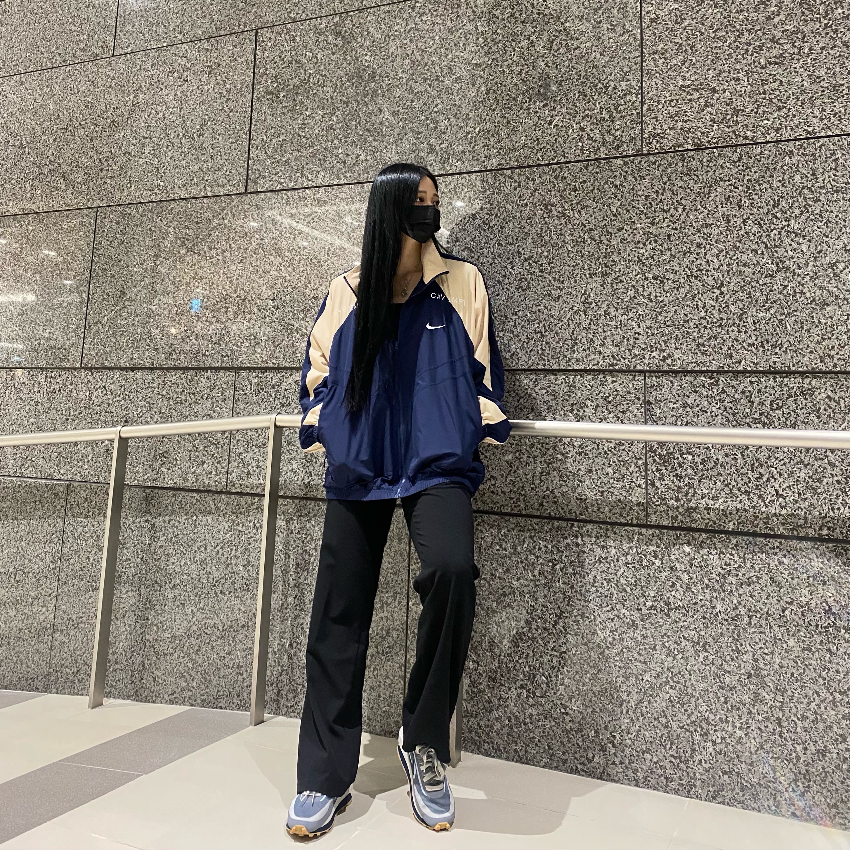 Nike x Sacai x Clot LDWaffle Cool Grey, Nike x Cav Empt Track Jacket Navy 착용 스타일 - 1