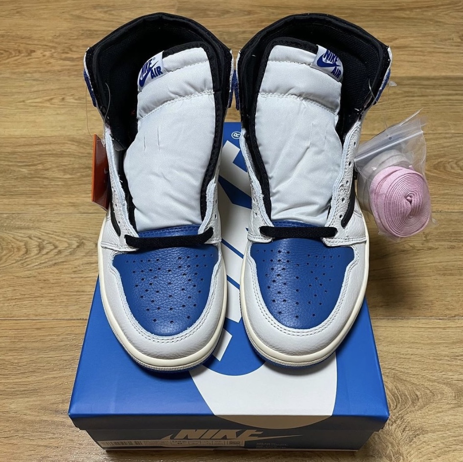 Jordan 1 x Travis Scott x Fragment Retro High OG SP Military Blue 착용 스타일