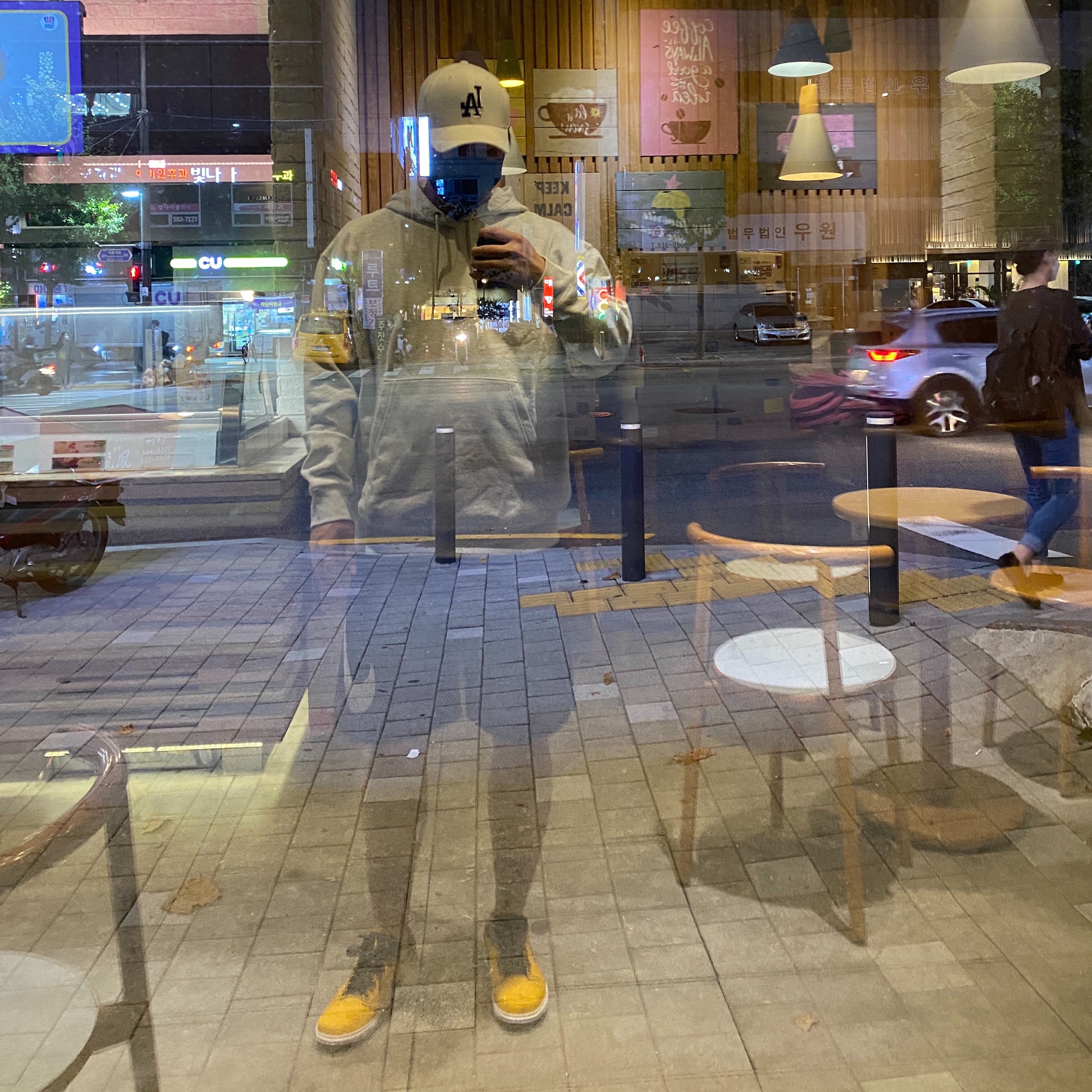 Jordan 1 Low University Gold Black 착용 스타일 - 1