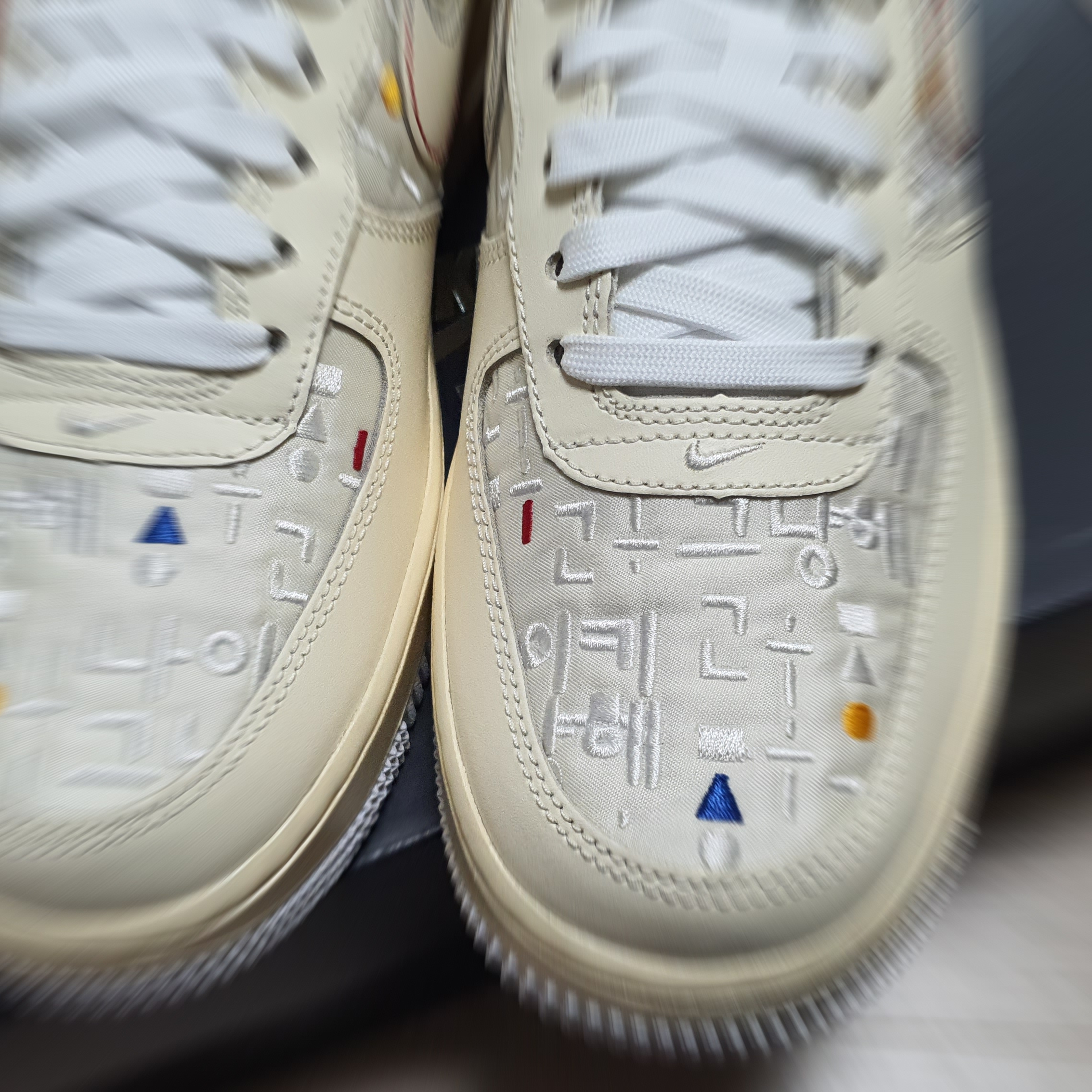(W) Nike Air Force 1 '07 LV8 Hangul Day 착용 스타일 - 1