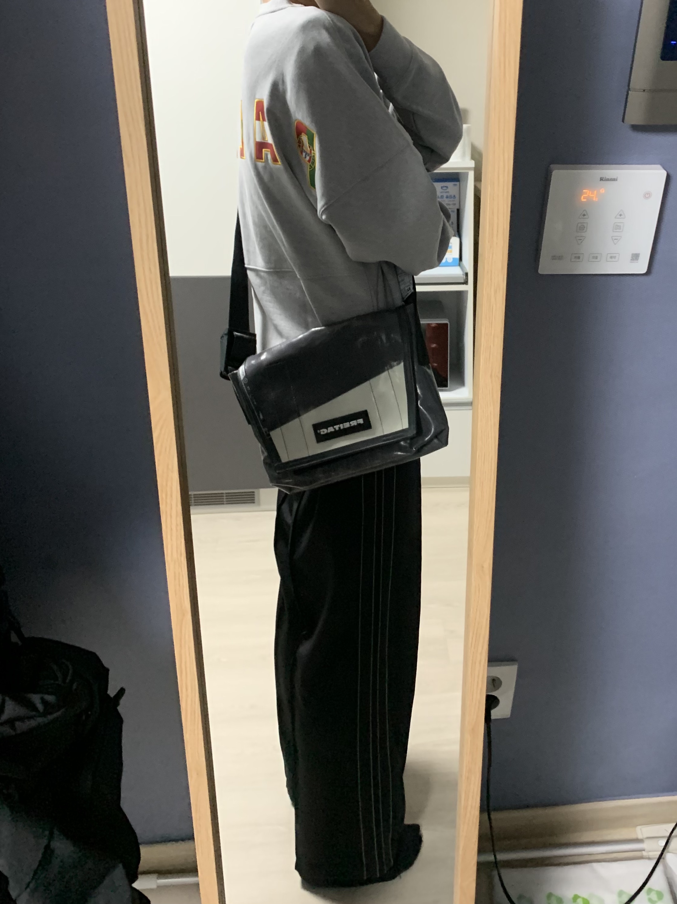 Palace EU-Don Crew Grey Marl - 21FW 착용 스타일 - 3