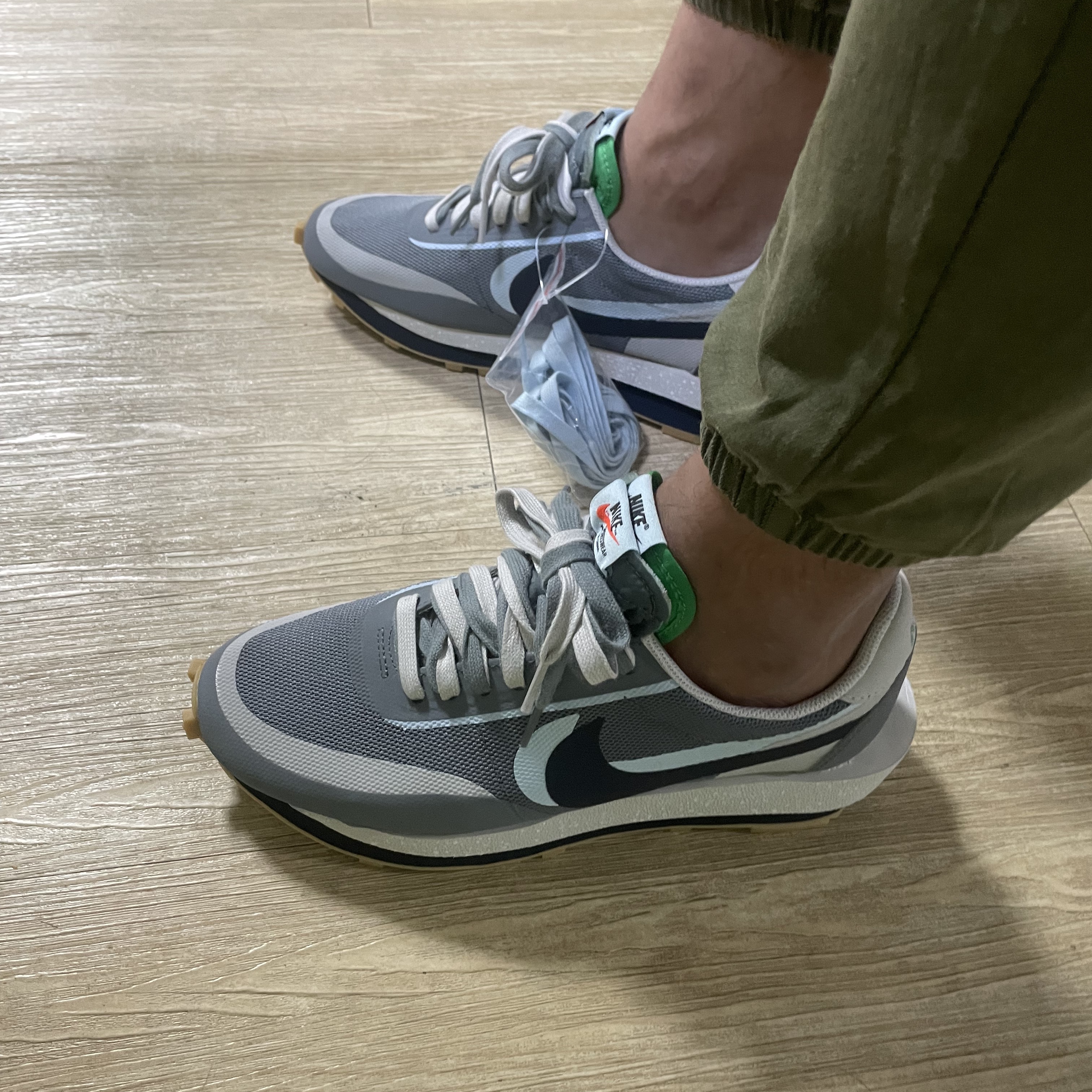 Nike x Sacai x Clot LDWaffle Cool Grey 착용 스타일 - 2