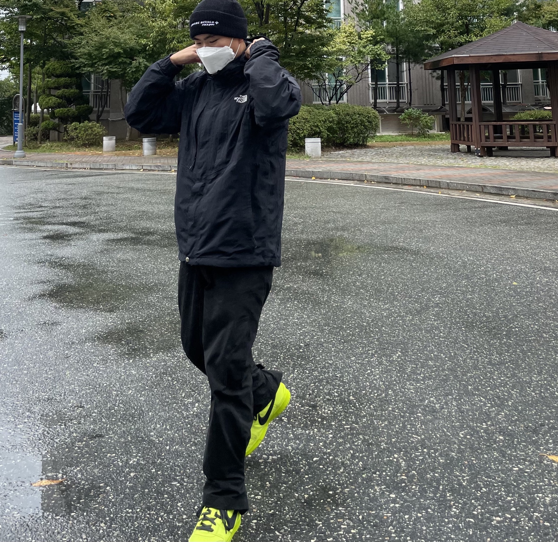 Nike x Ambush Dunk High Flash Lime 착용 스타일 - 4