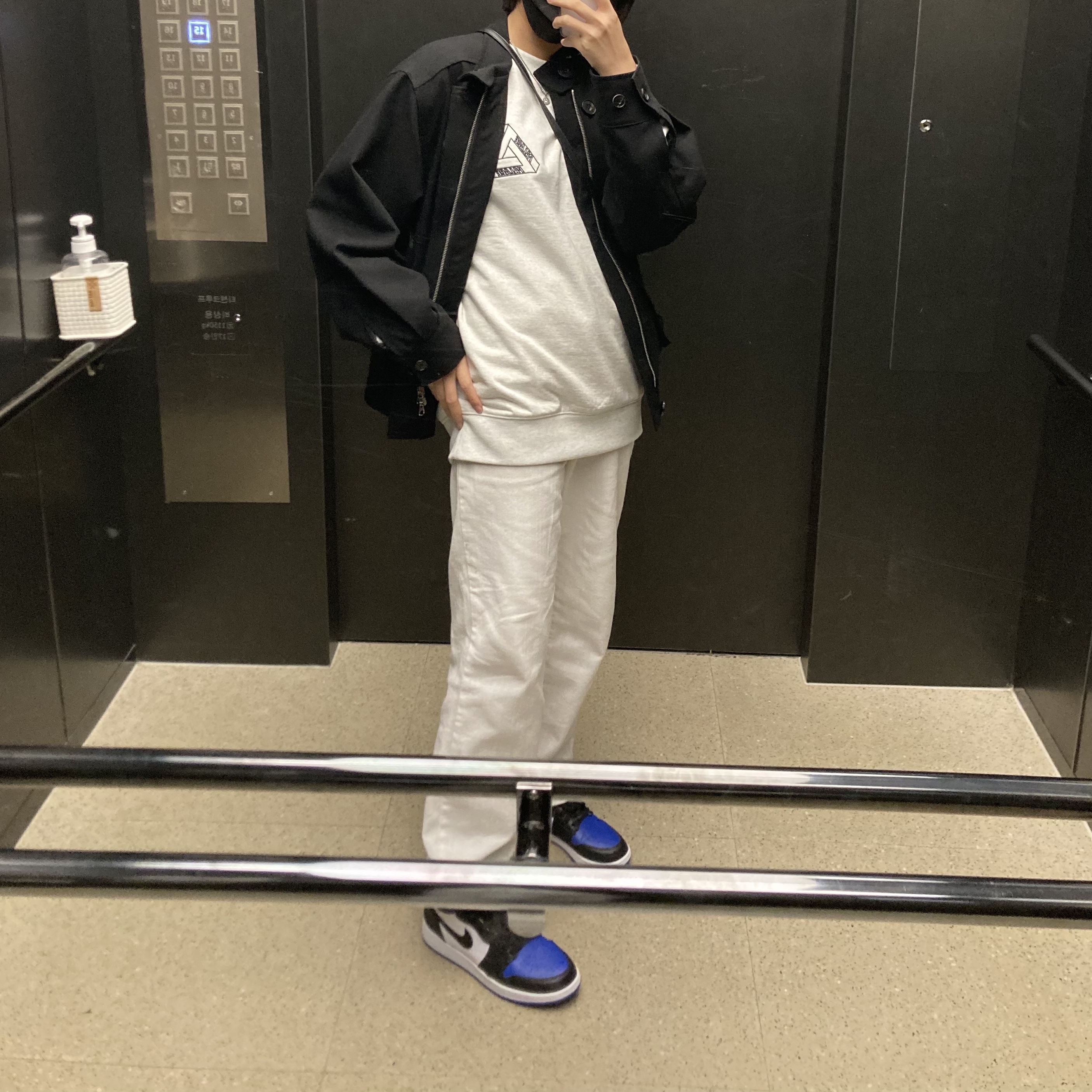 Jordan 1 Retro High OG Royal Toe, (GS) Jordan 1 Retro High OG Royal Toe 착용 스타일 - 1