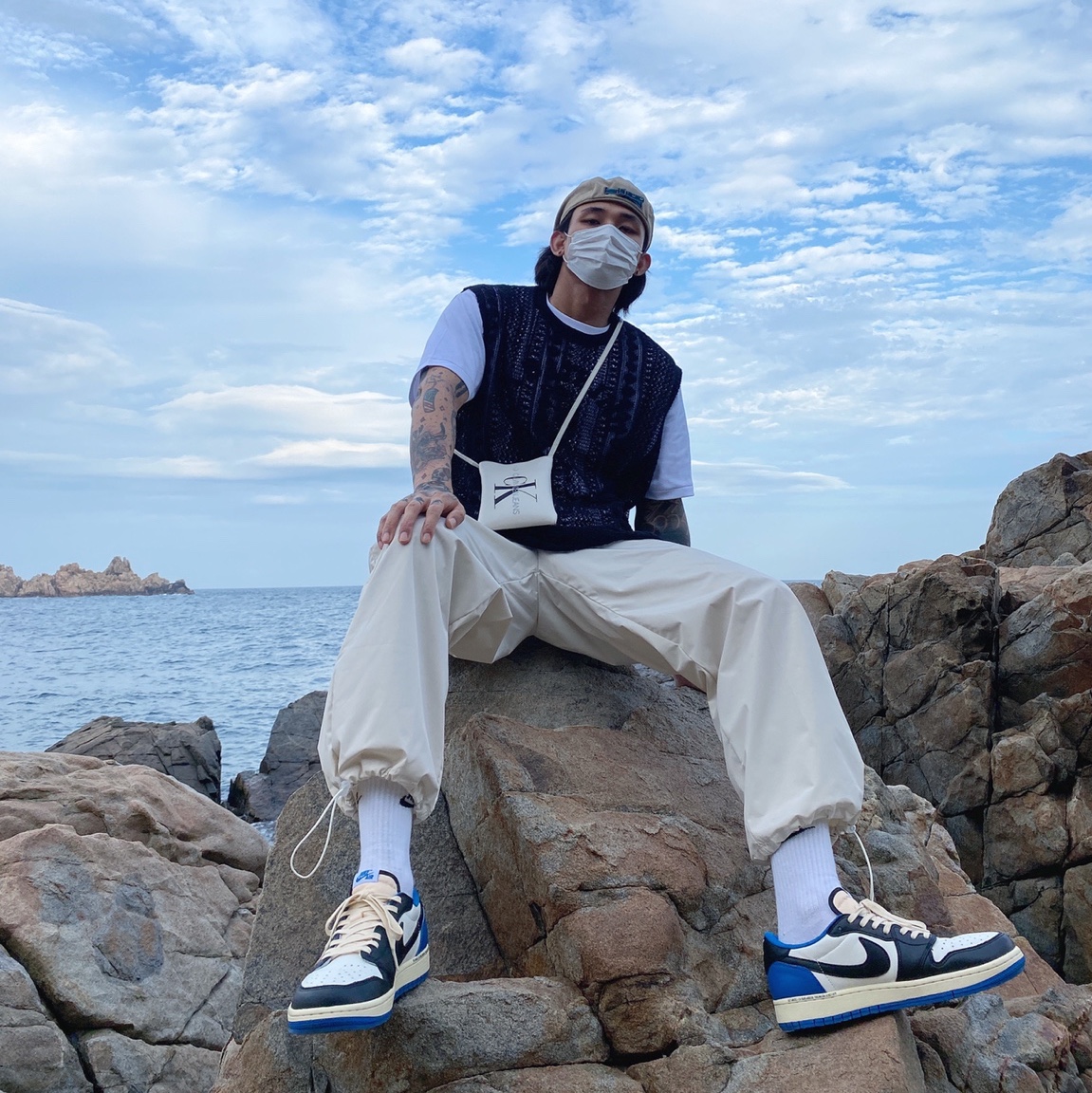Jordan 1 x Travis Scott x Fragment Retro Low OG SP Military Blue 착용 스타일 - 2