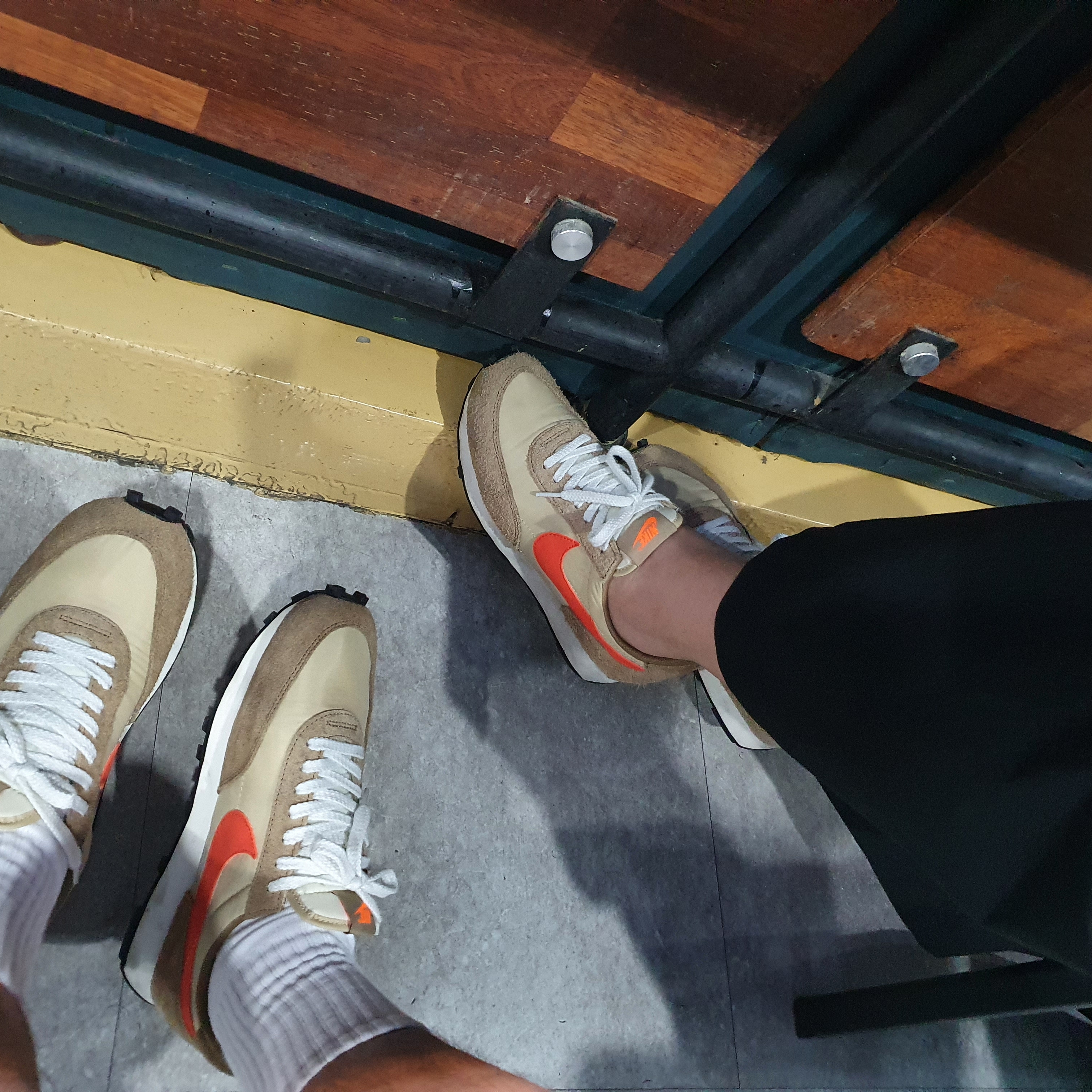 Palace x Arc'teryx Hood Brown - 20FW, Essentials Sweatshorts Black 2020 착용 스타일 - 3