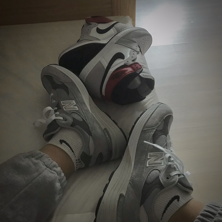 New Balance 992 Made in USA Grey - D Standard, Jordan 1 Retro High OG Light Smoke Grey 착용 스타일 - 1