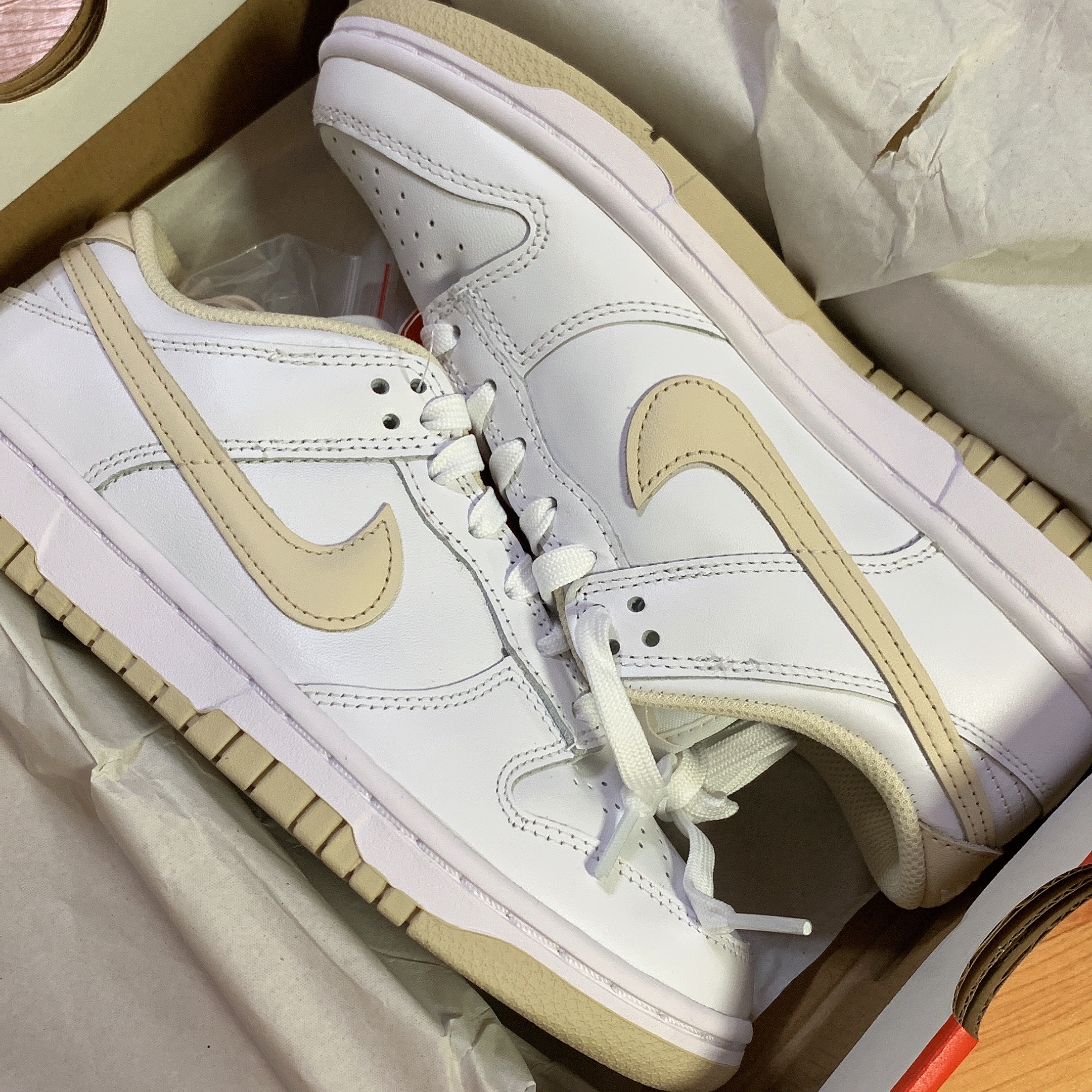 (W) Nike Dunk Low Pearl White 착용 스타일