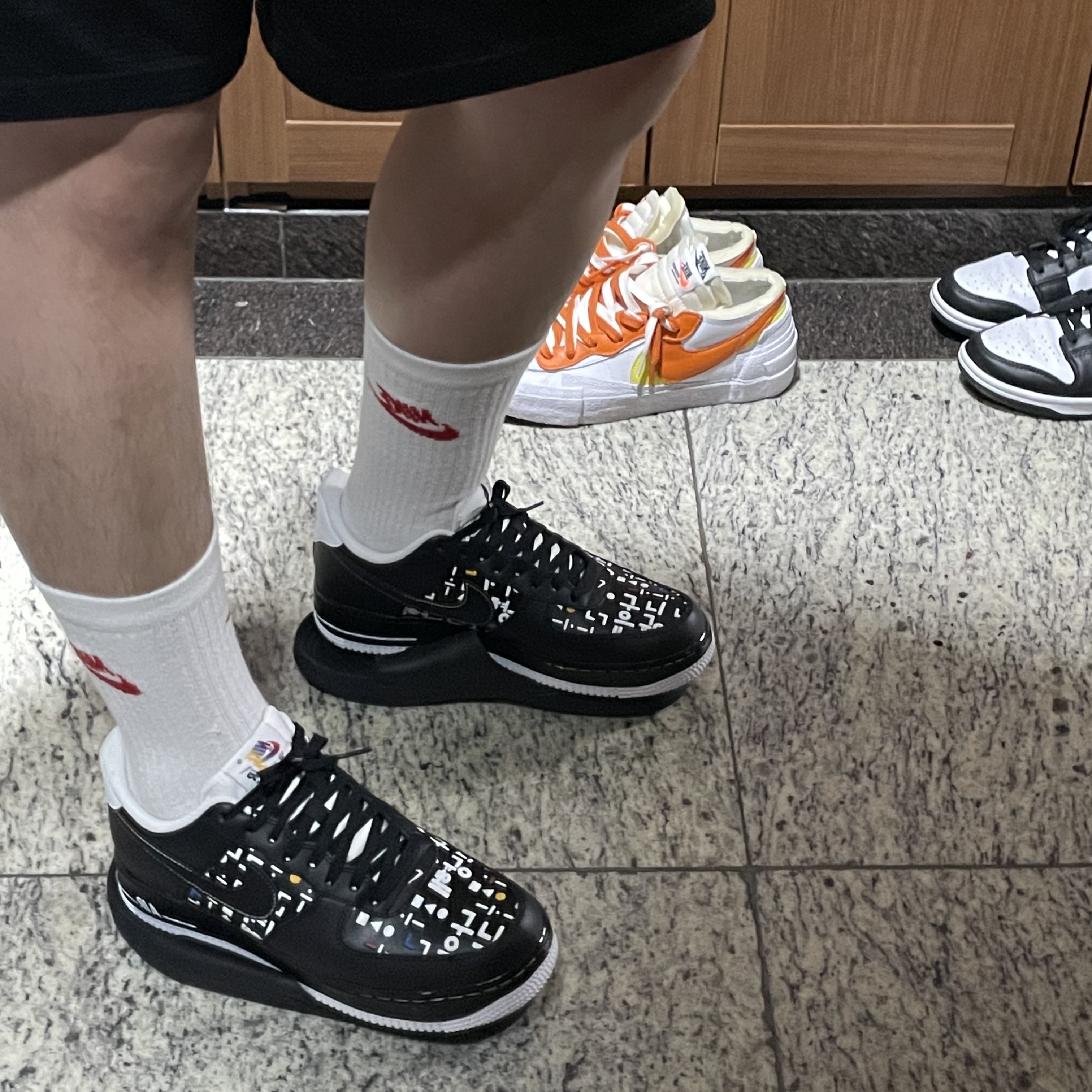 Nike Air Force 1 '07 LV8 Hangul Day, Nike x Sacai Blazer Low Magma Orange 착용 스타일