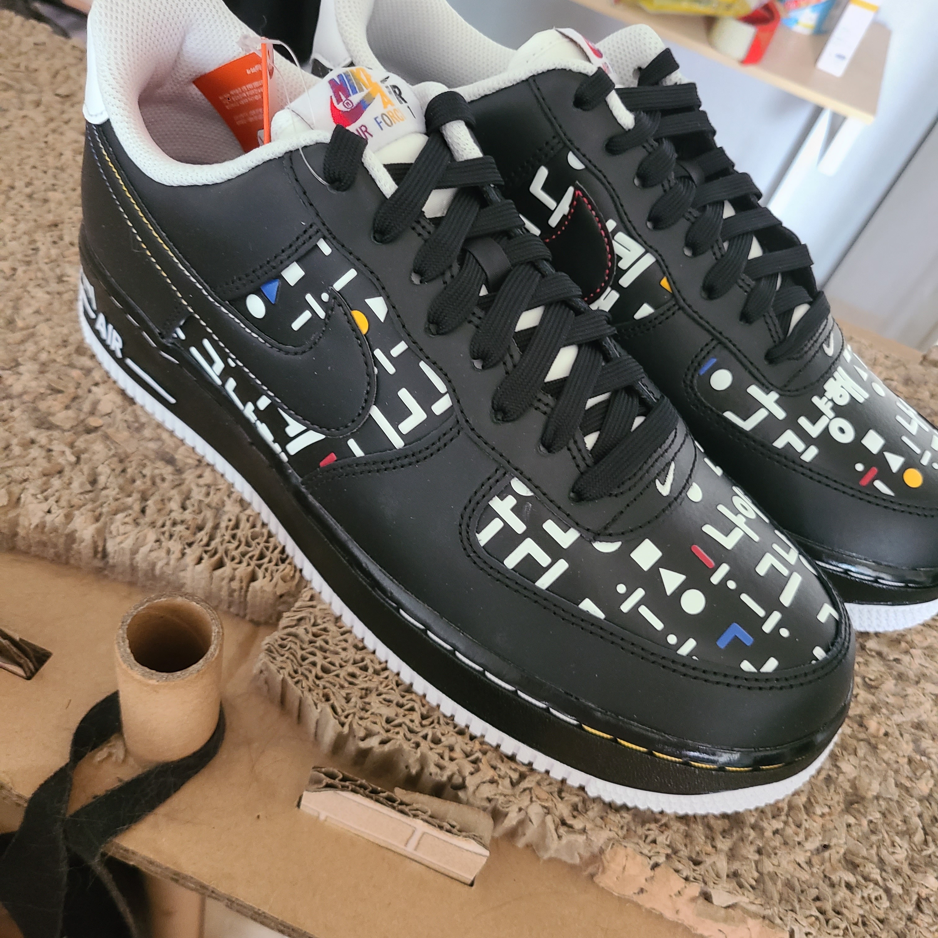 Nike Air Force 1 '07 LV8 Hangul Day 착용 스타일 - 1