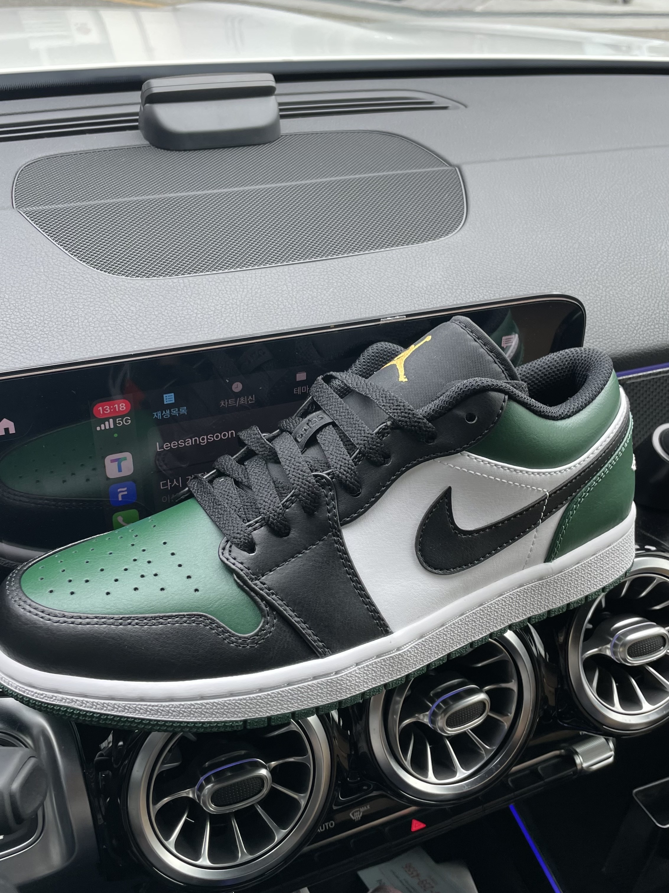 Jordan 1 Low Green Toe 착용 스타일