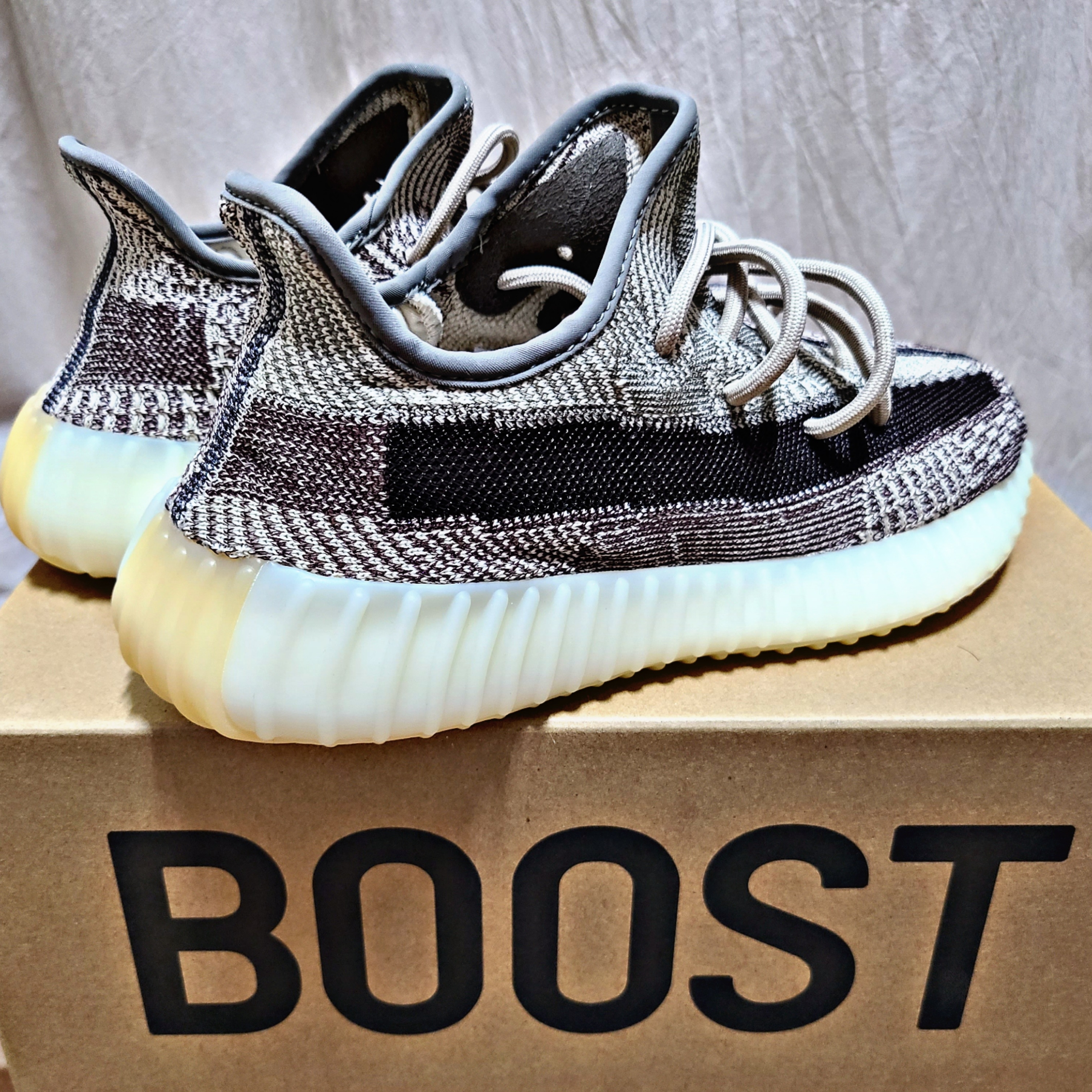 Adidas Yeezy Boost 350 V2 Zyon 착용 스타일 - 2
