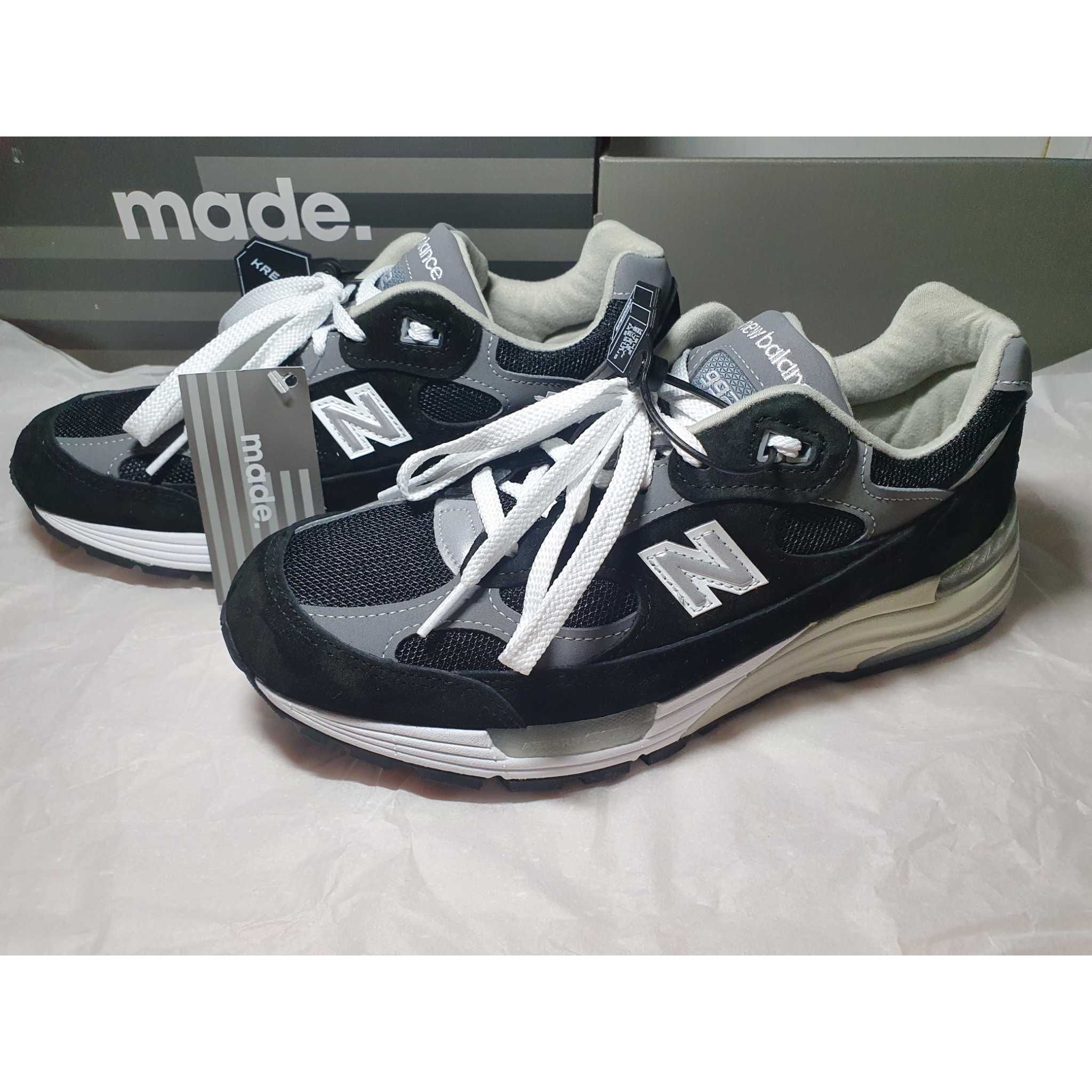 New Balance 992 Made in USA Black Grey 착용 스타일 - 2