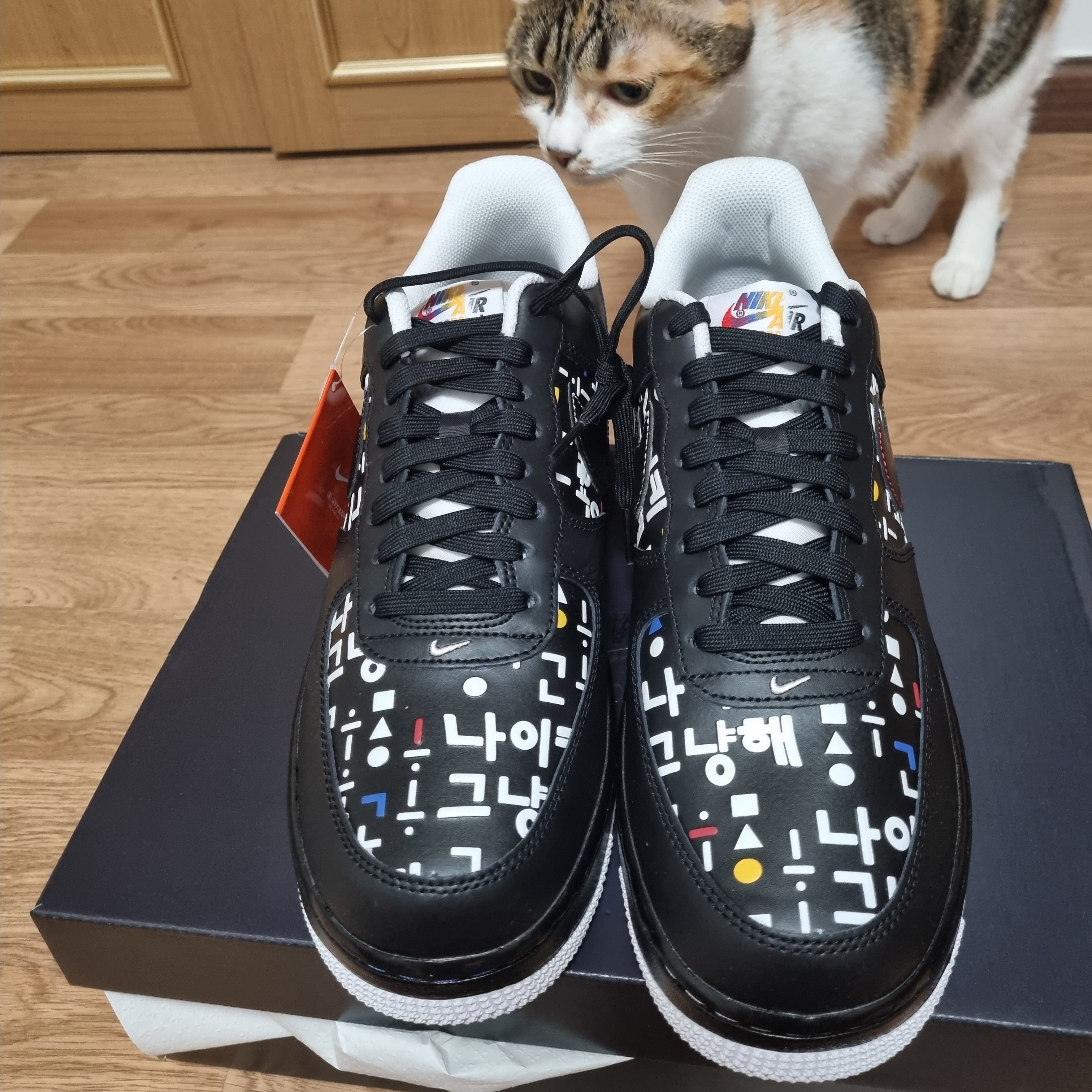 Nike Air Force 1 '07 LV8 Hangul Day 착용 스타일 - 2