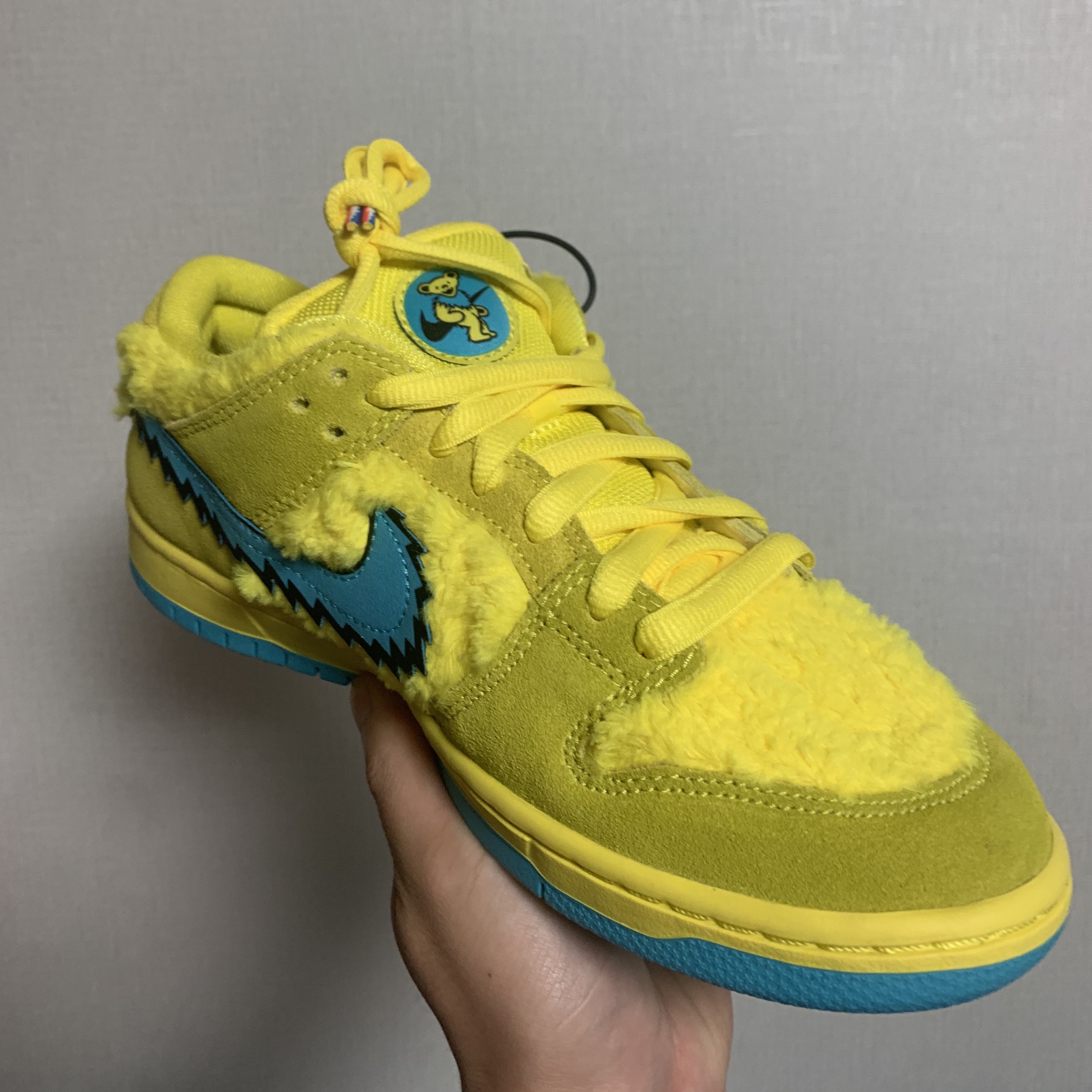 Nike x Grateful Dead SB Dunk Low Yellow Bear 착용 스타일
