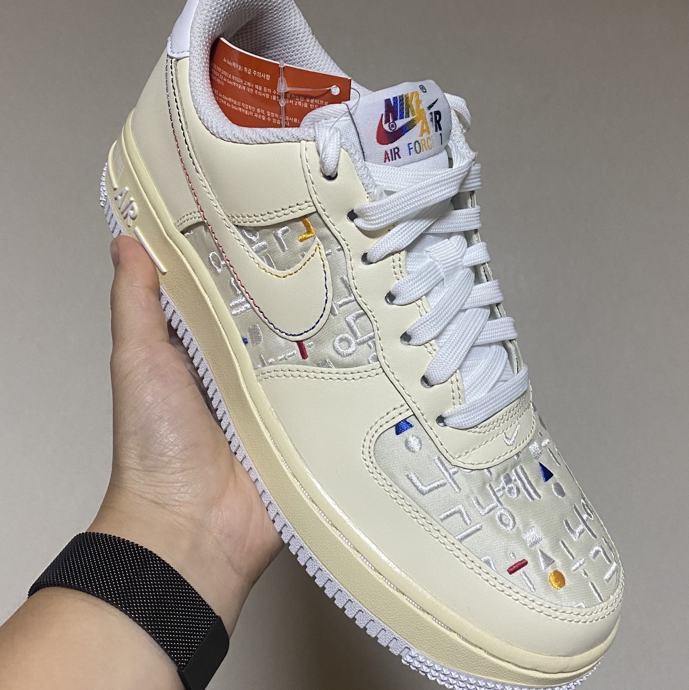 (W) Nike Air Force 1 '07 LV8 Hangul Day 착용 스타일 - 1
