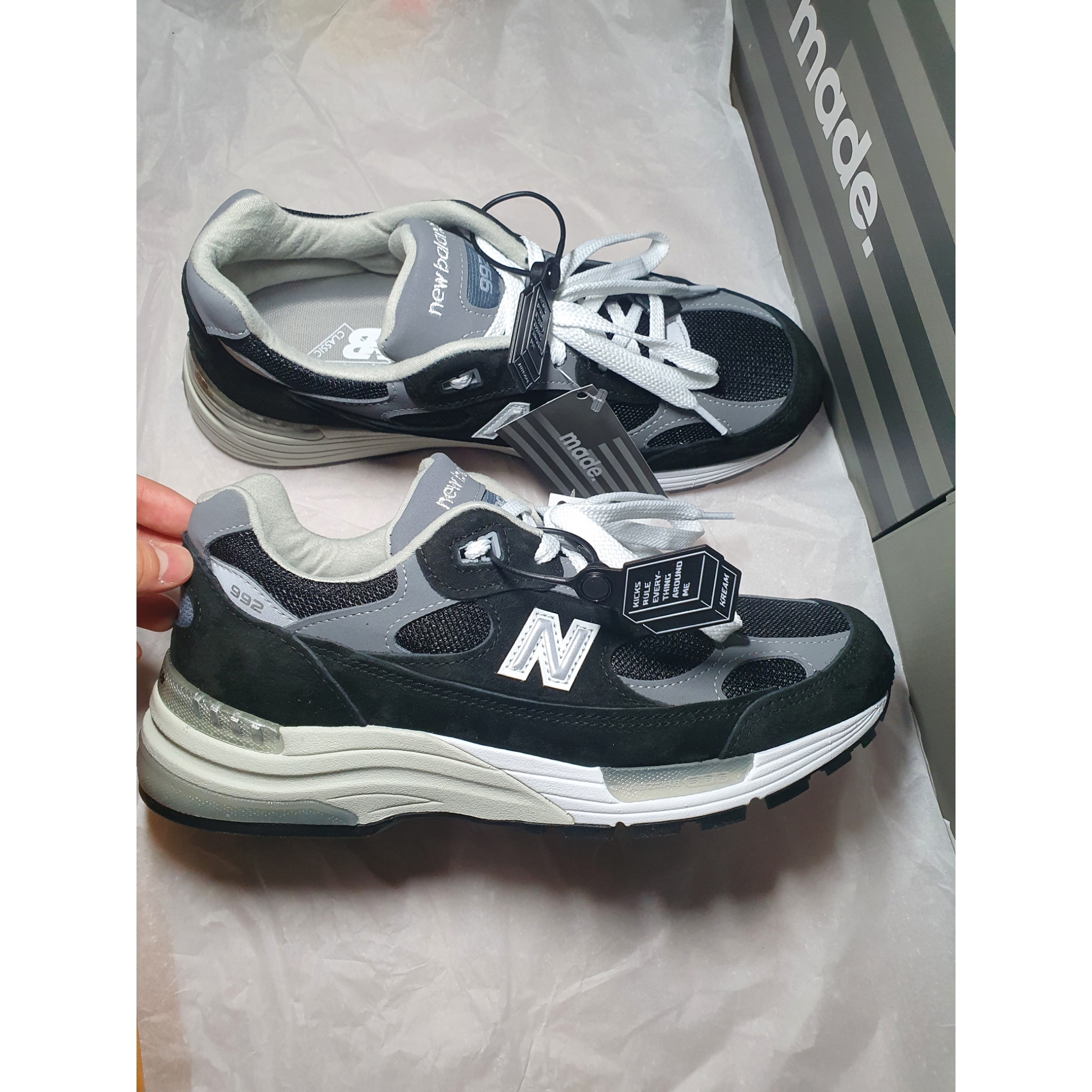 New Balance 992 Made in USA Black Grey 착용 스타일 - 3
