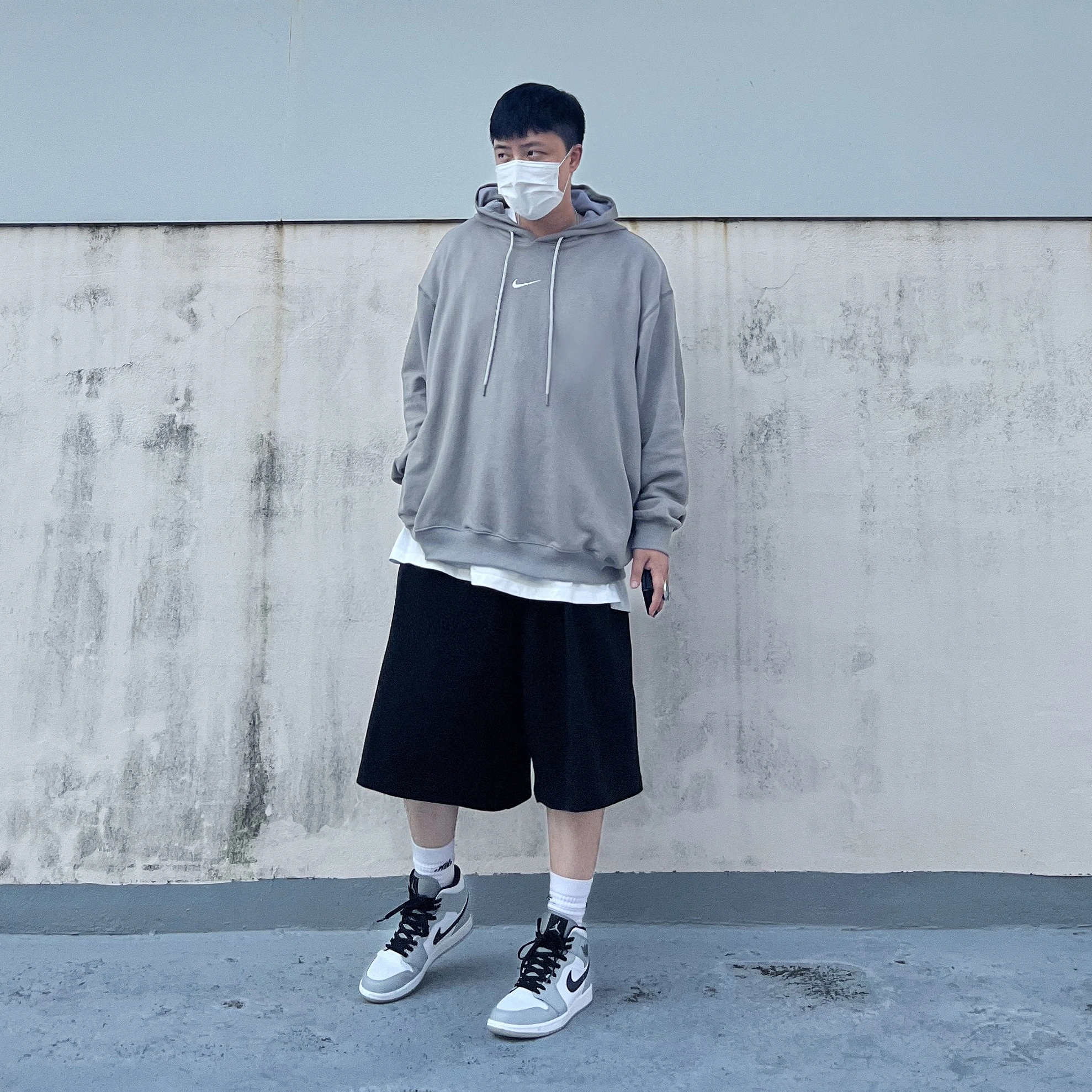 Jordan 1 Mid Light Smoke Grey 착용 스타일
