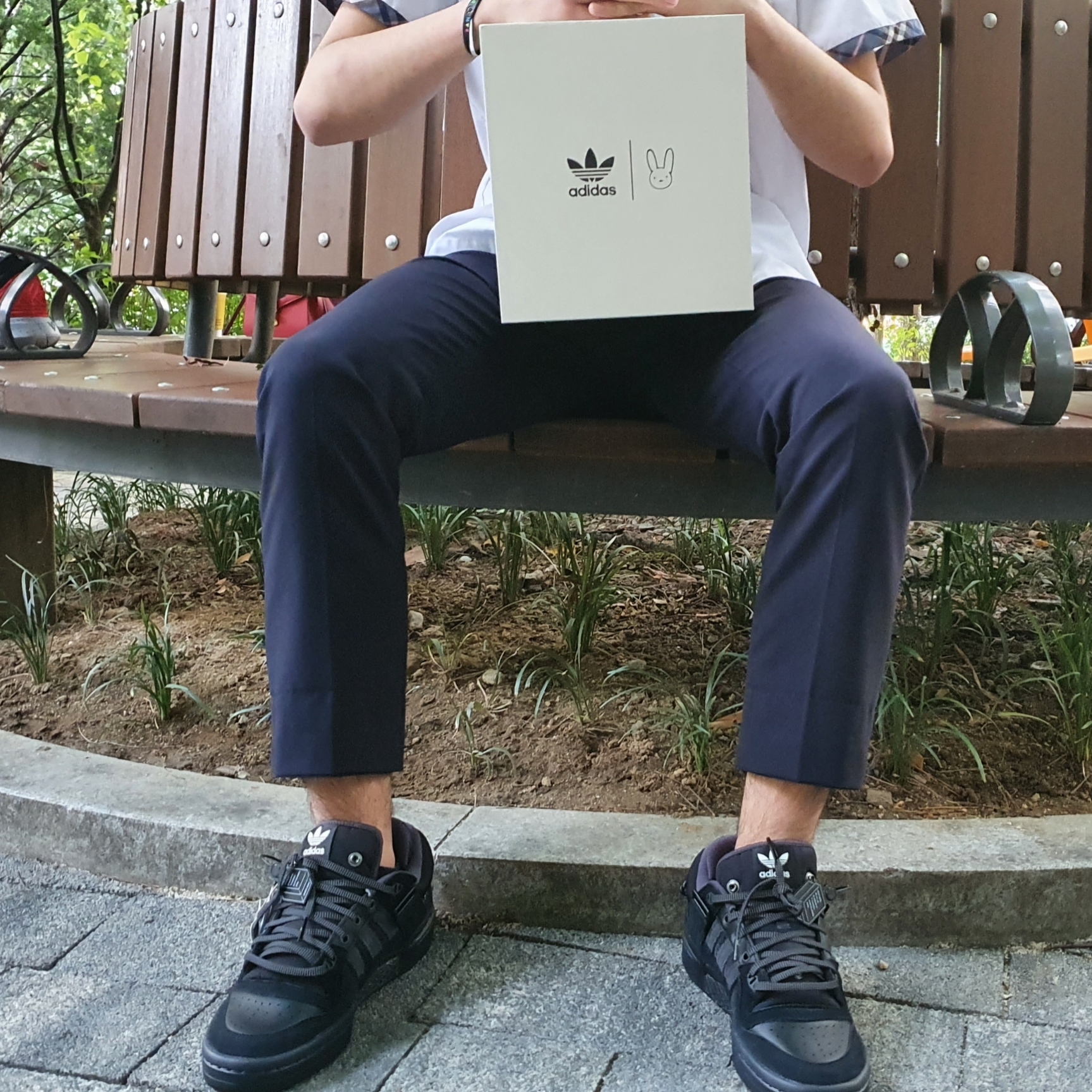 Adidas x Bad Bunny Forum Low Back To School 착용 스타일 - 2