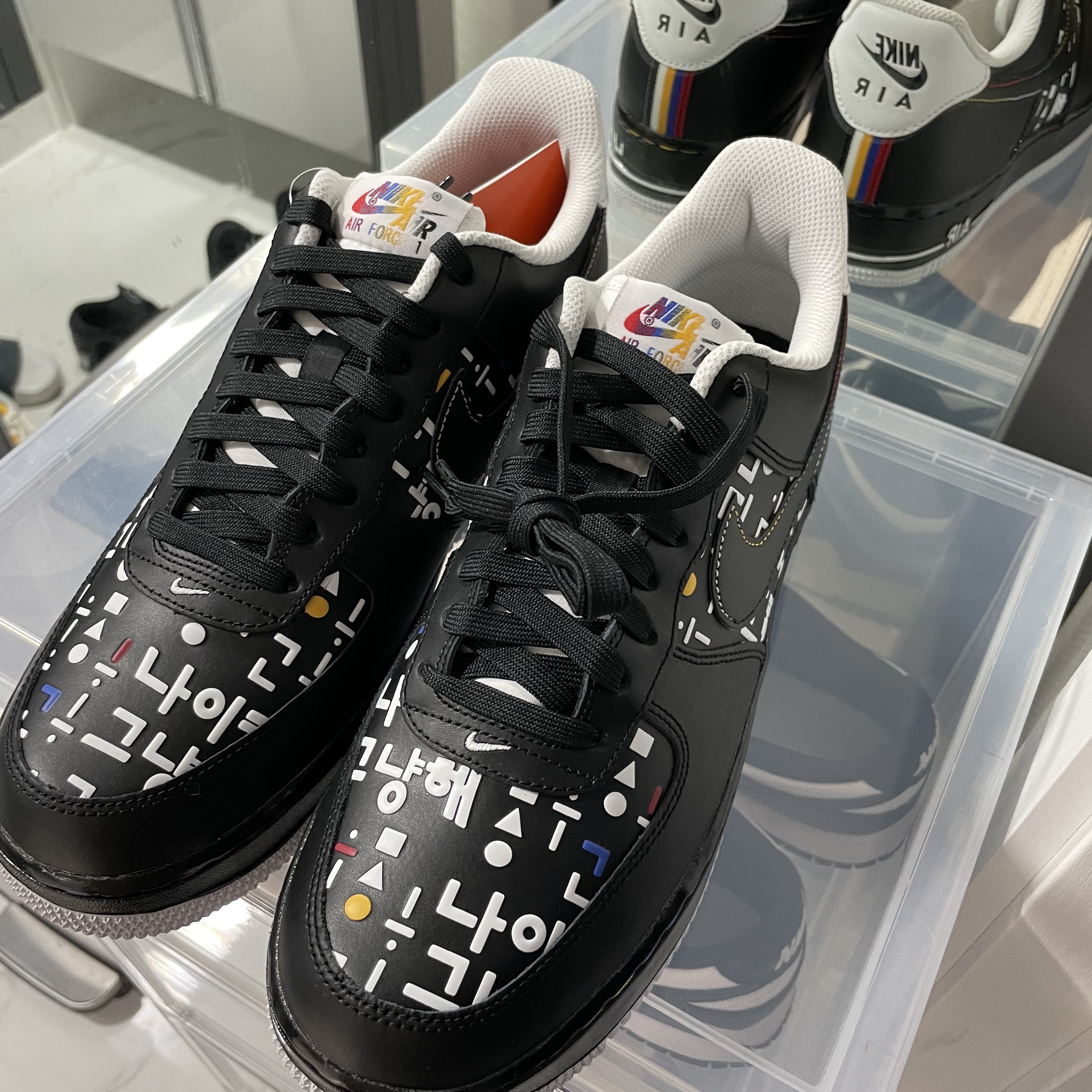 Nike Air Force 1 '07 LV8 Hangul Day, Nike Dunk Low Retro Black 착용 스타일 - 1