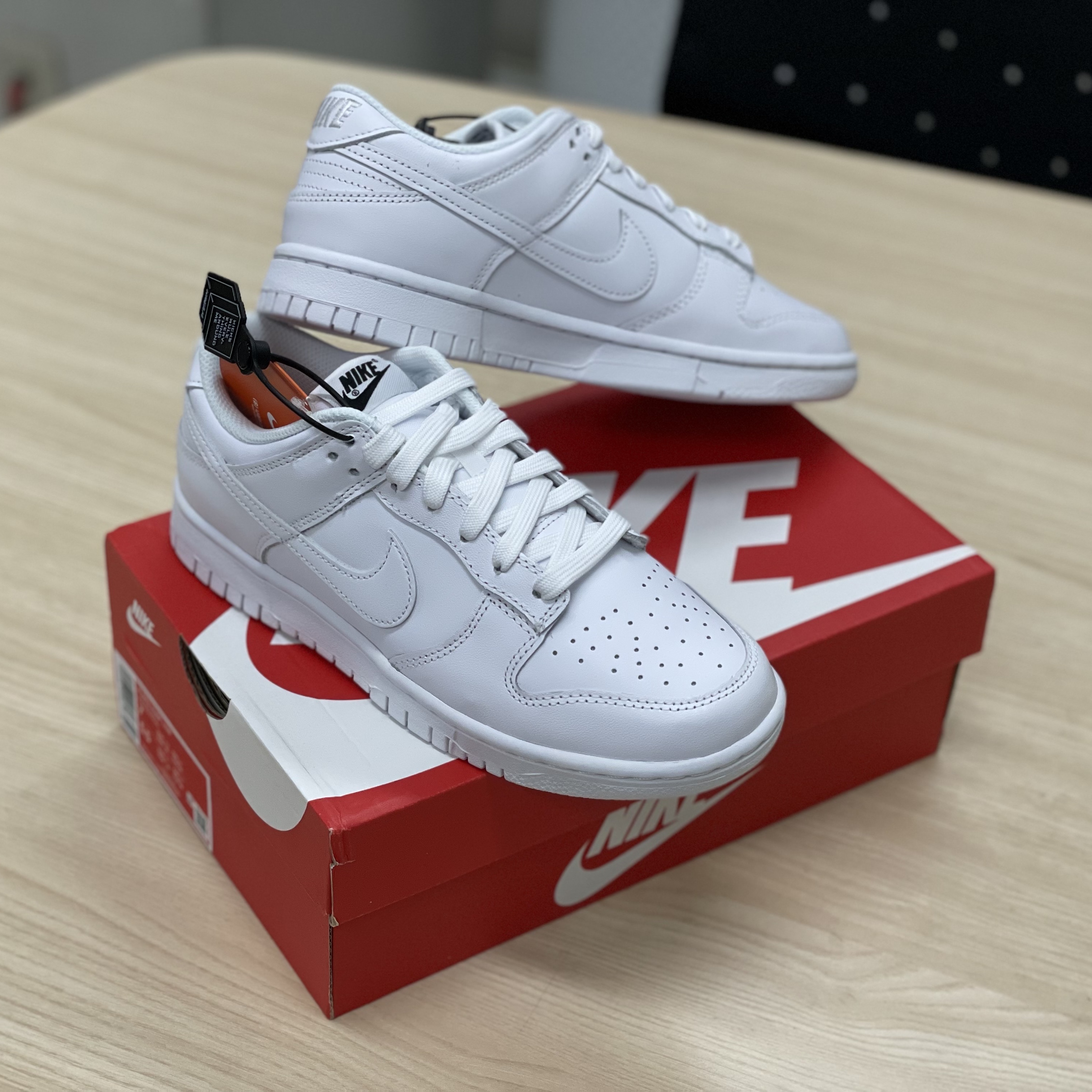 (W) Nike Dunk Low Triple White 착용 스타일