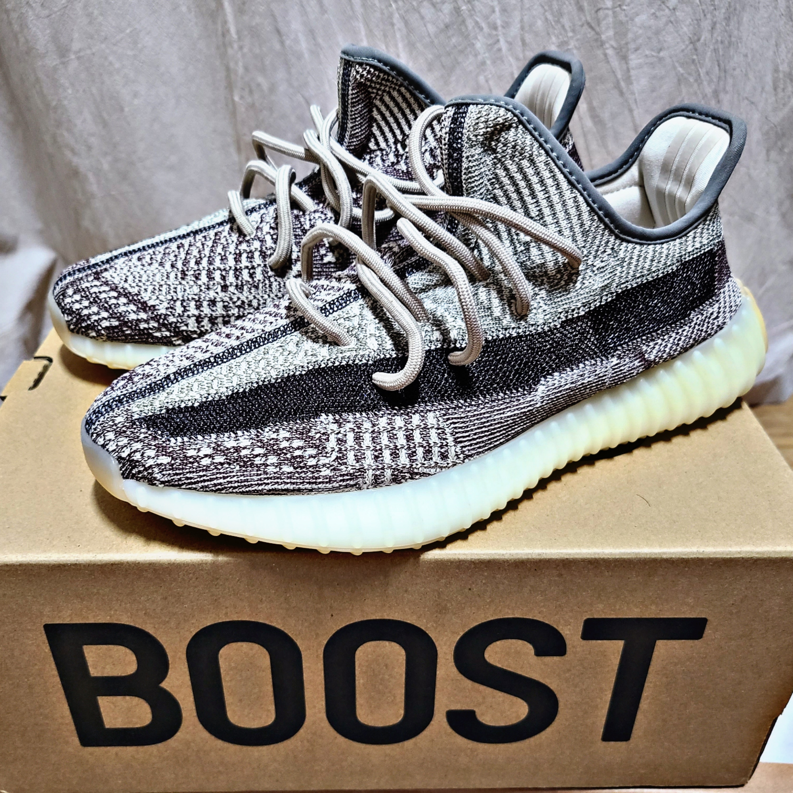 Adidas Yeezy Boost 350 V2 Zyon 착용 스타일 - 1