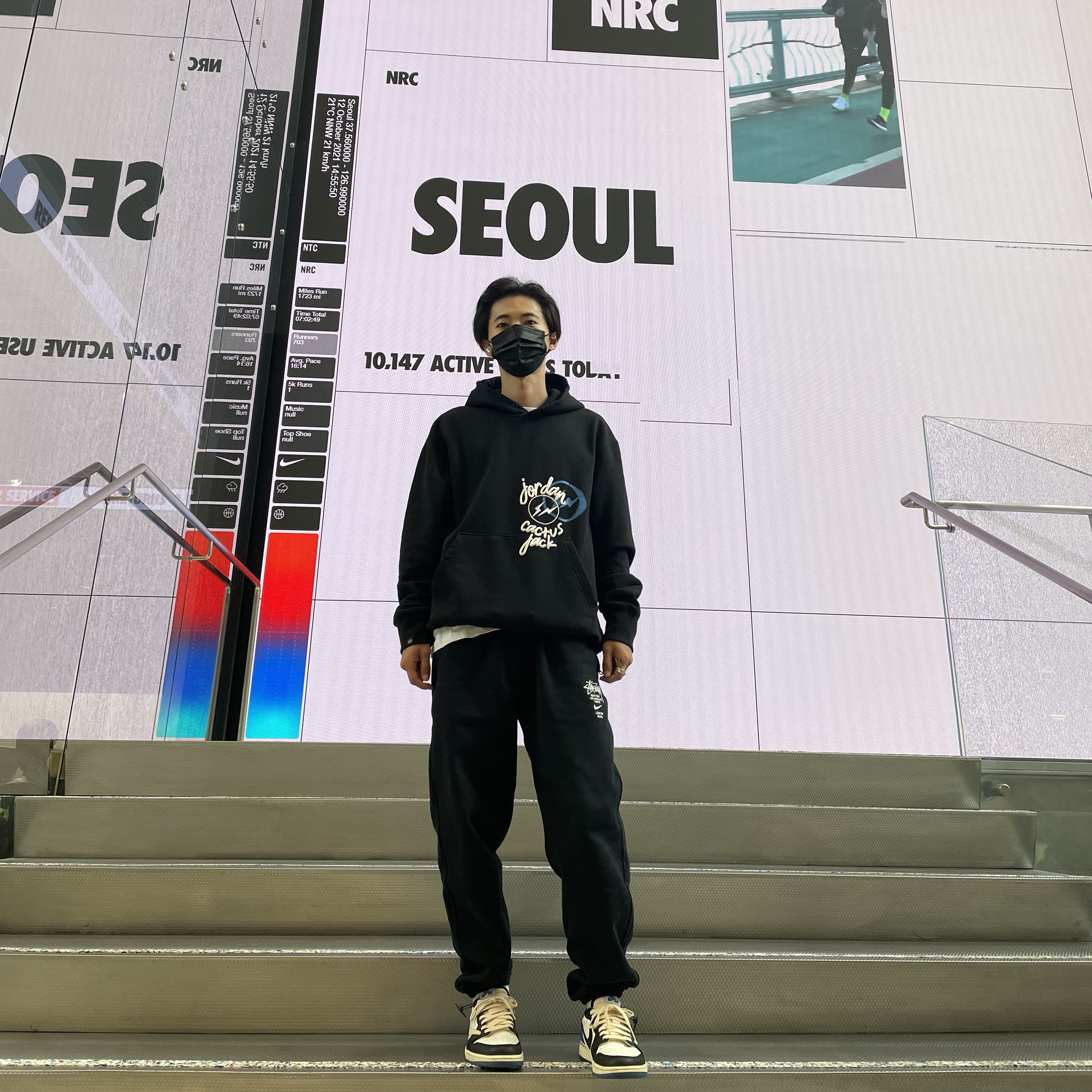 Jordan 1 x Travis Scott x Fragment Retro Low OG SP Military Blue, Jordan x Travis Scott x Fragment Hoodie Black (DJ0615-010) 착용 스타일 - 1